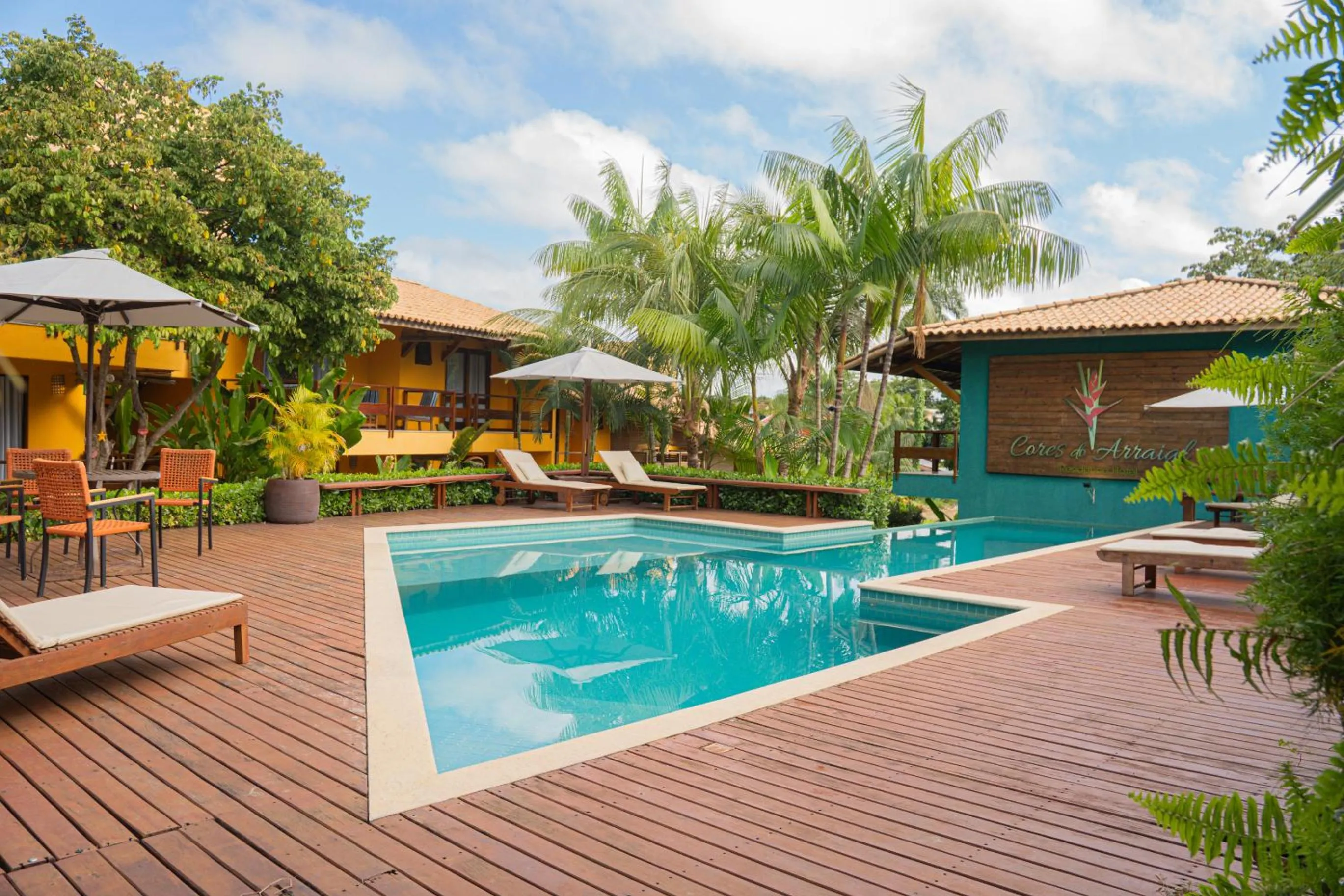 Swimming pool in Cores do Arraial Residence Hotel