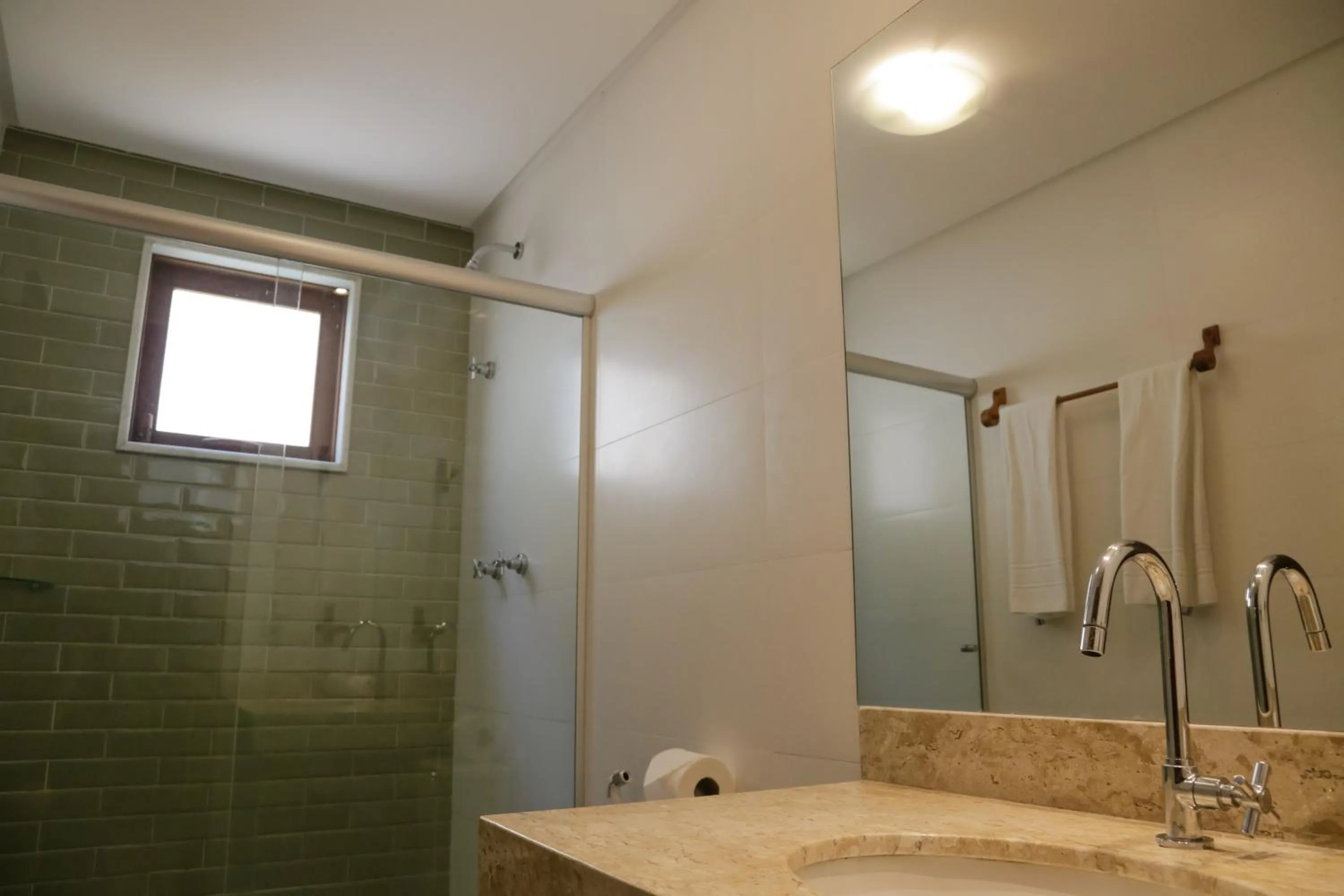 Bathroom in Cores do Arraial Residence Hotel