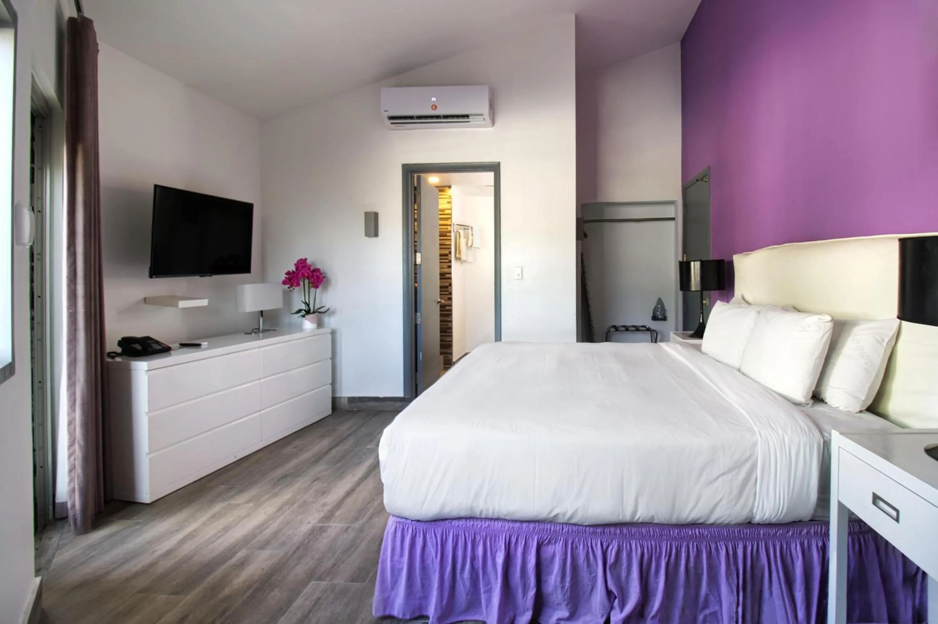 Bedroom, Bed in Commodore Suites, SureStay Collection by Best Western