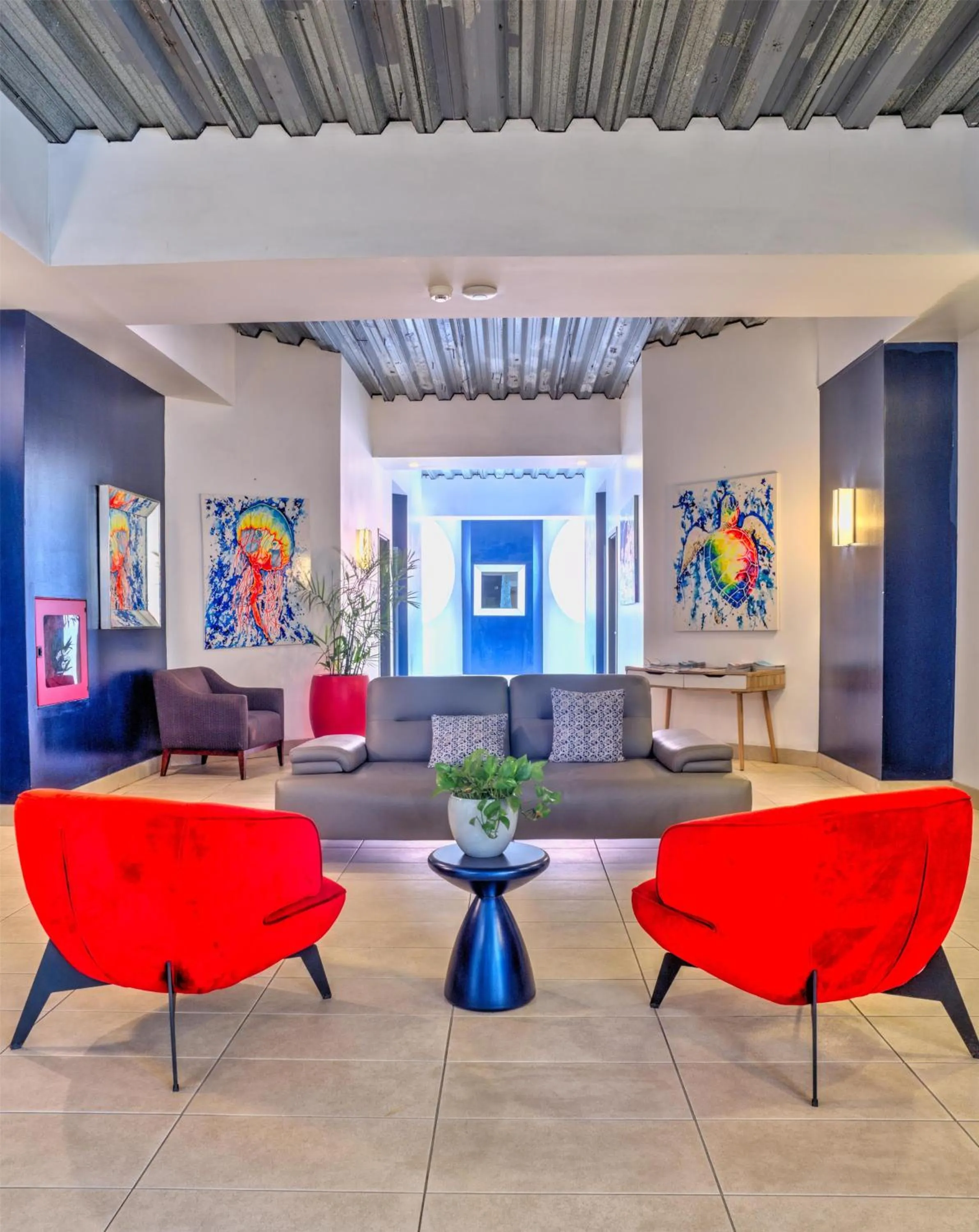 Lobby or reception in Commodore Suites, SureStay Collection by Best Western