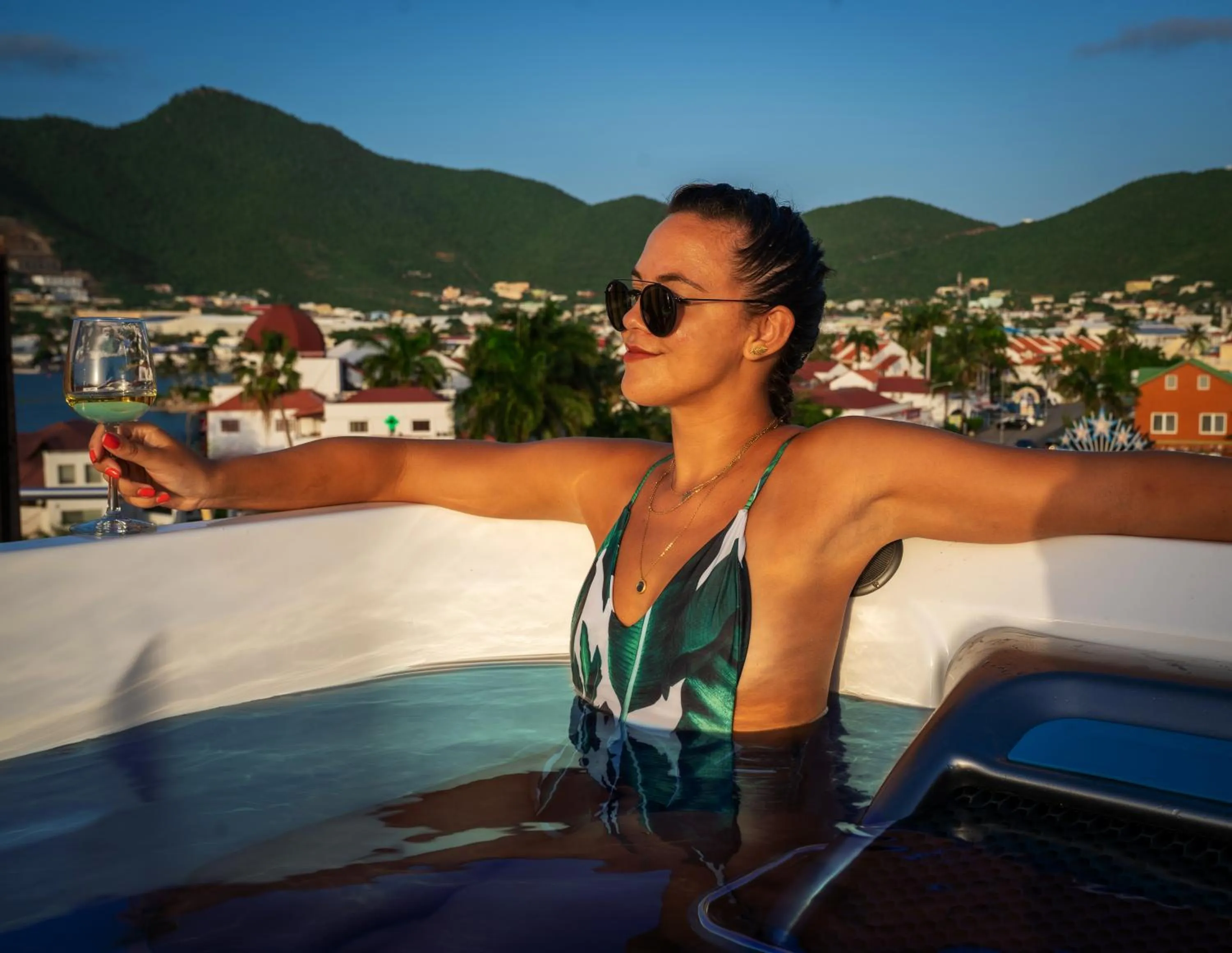 Swimming pool in Commodore Suites