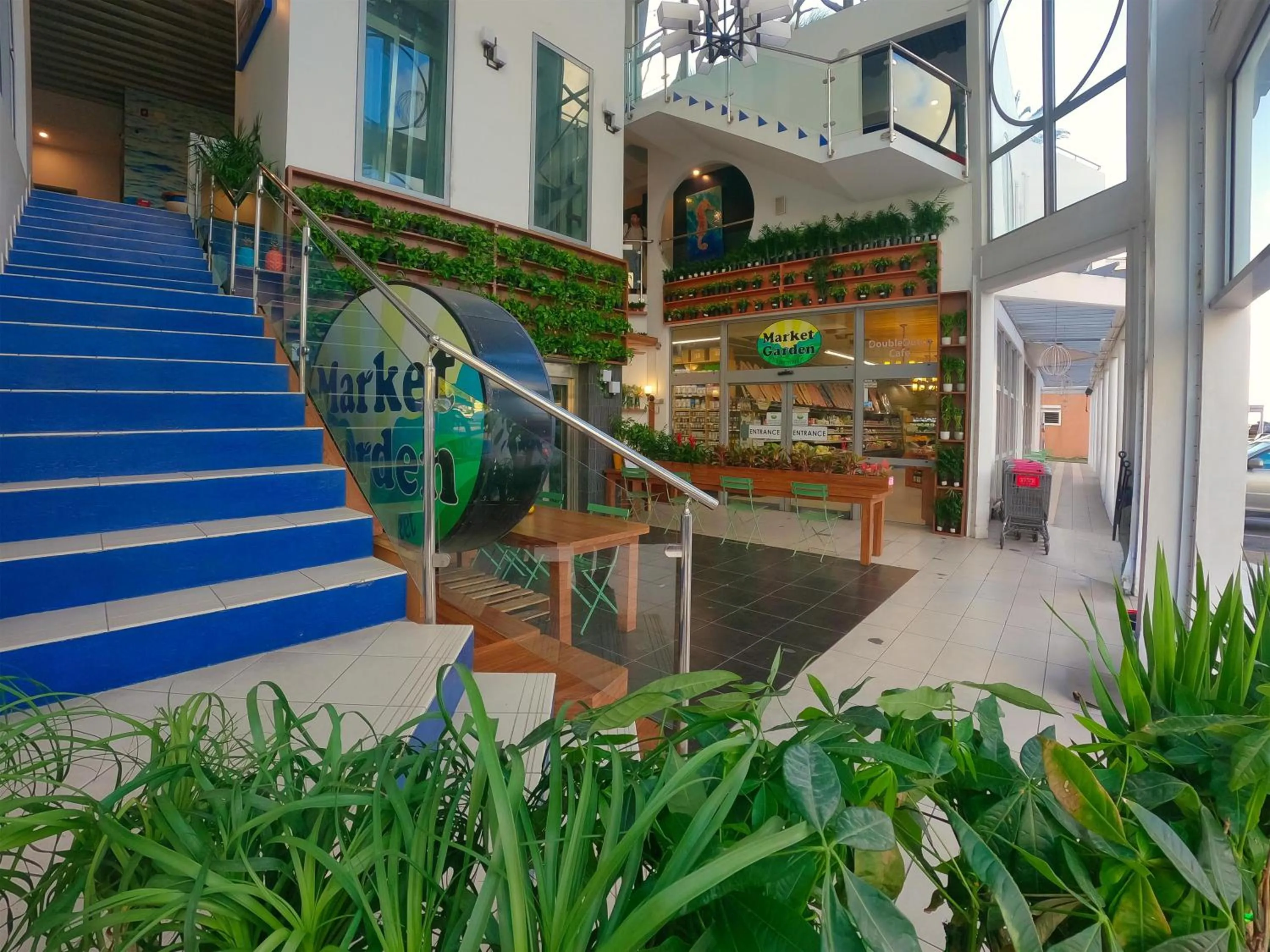 Lobby or reception in Commodore Suites, SureStay Collection by Best Western