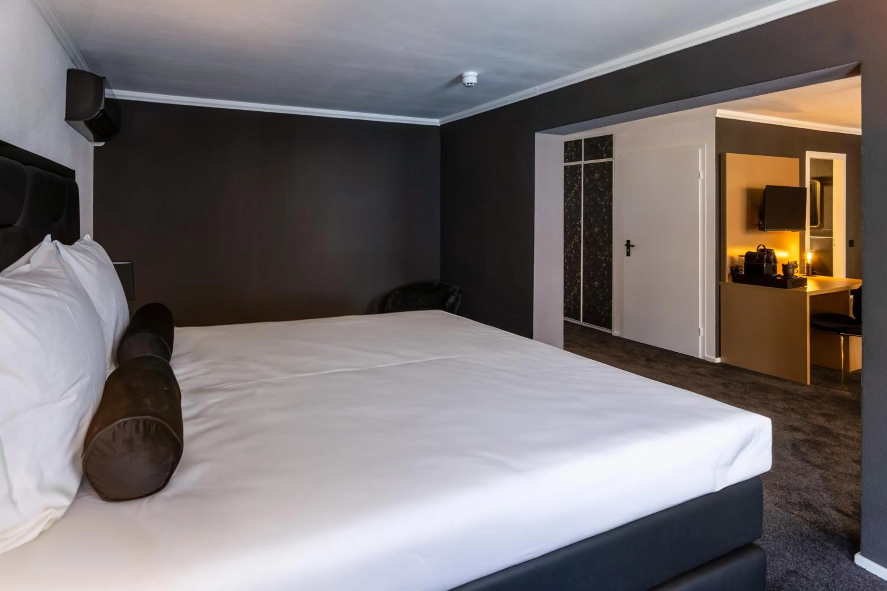 Bed in Square Boutique Hotel & Brasserie