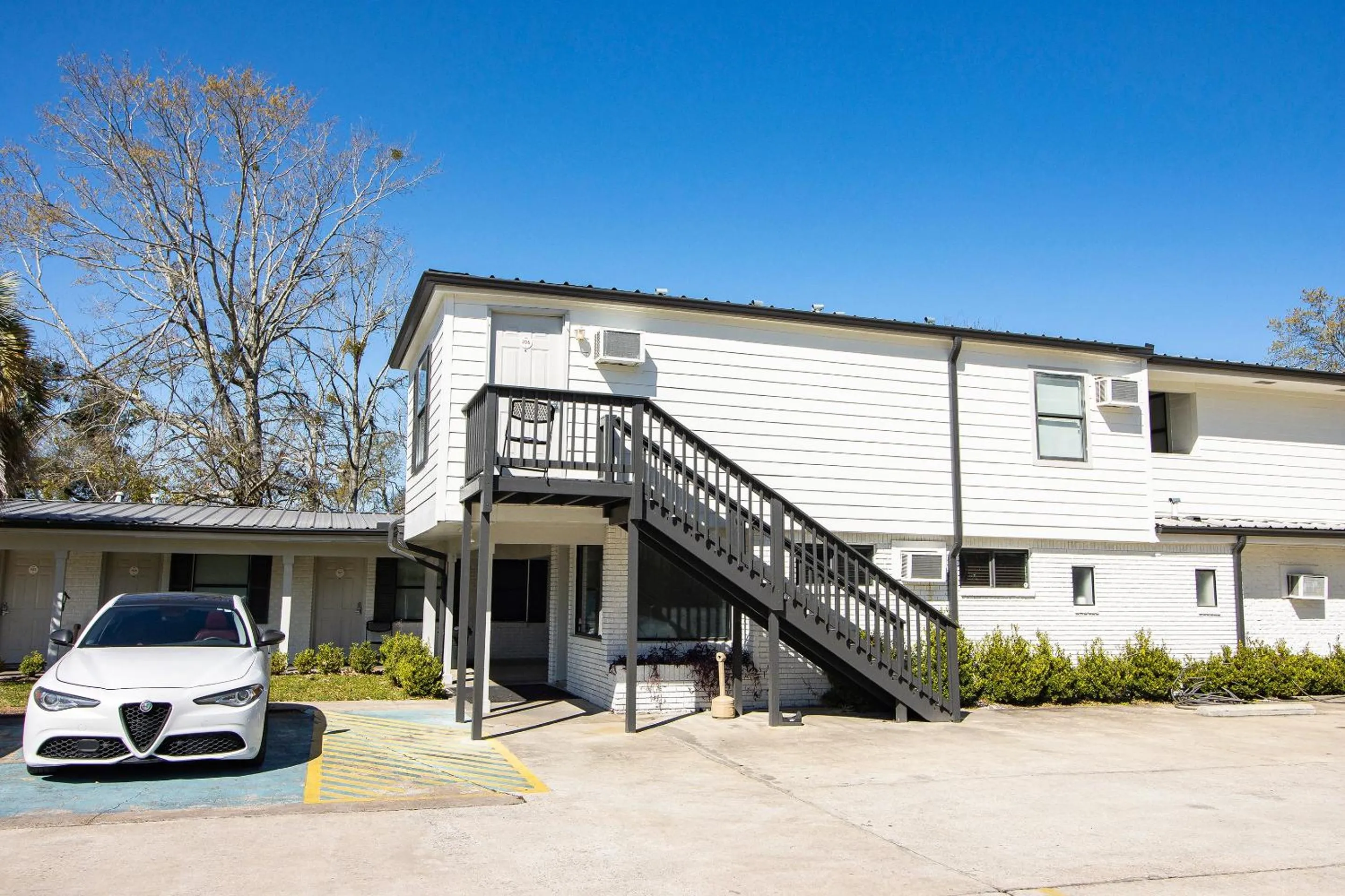 Facade/entrance in OYO Hotel Sulphur LA Hwy 90 West
