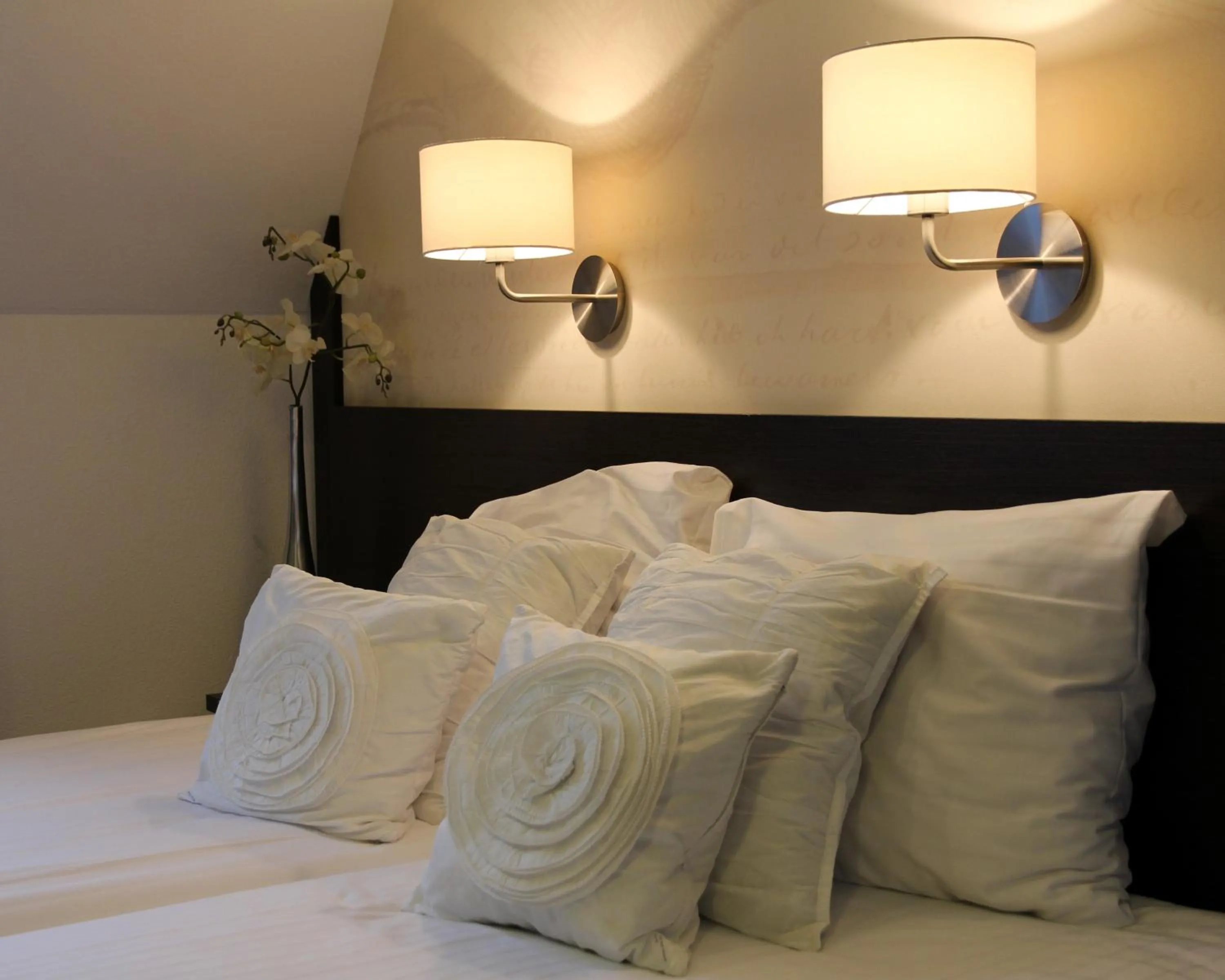 Photo of the whole room, Bed in Parkhotel Auberge Vincent