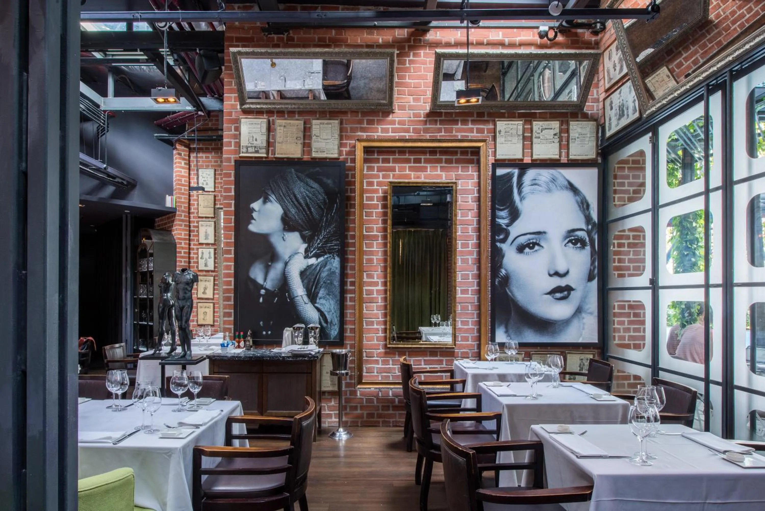 Restaurant/places to eat in Oasia Hotel Downtown, Singapore by Far East Hospitality