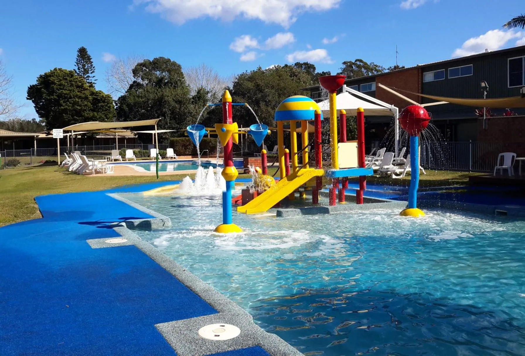 Swimming pool in Tuncurry Lakes Resort