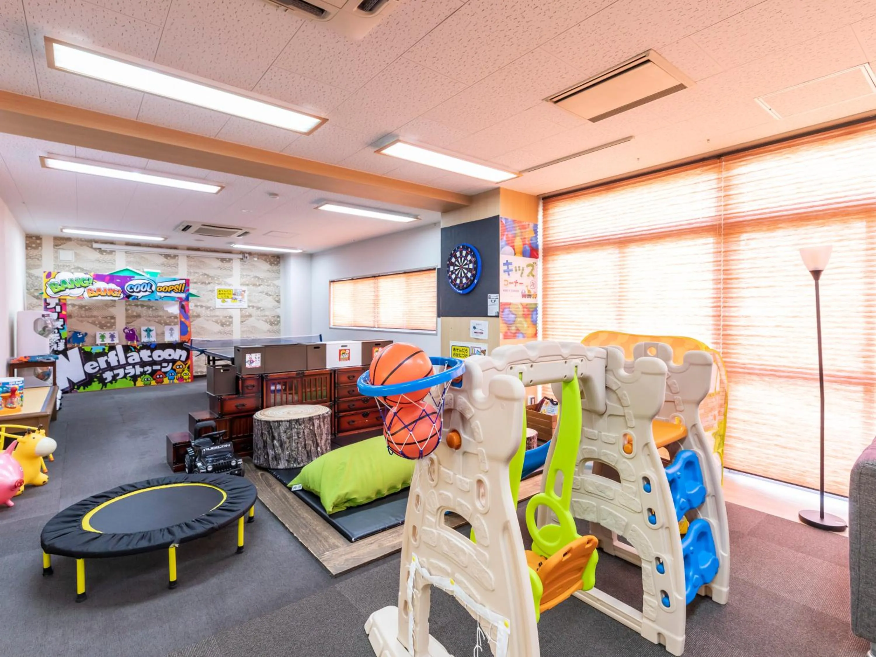Communal lounge/ TV room in Omotenashi Hostel Miyajima