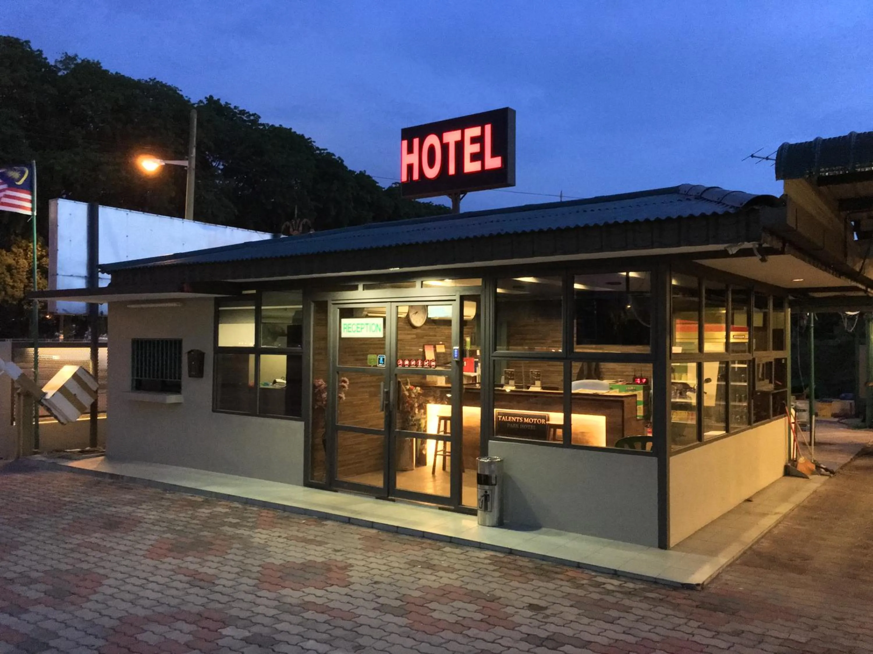 Lobby or reception in Talents Motor Park Hotel
