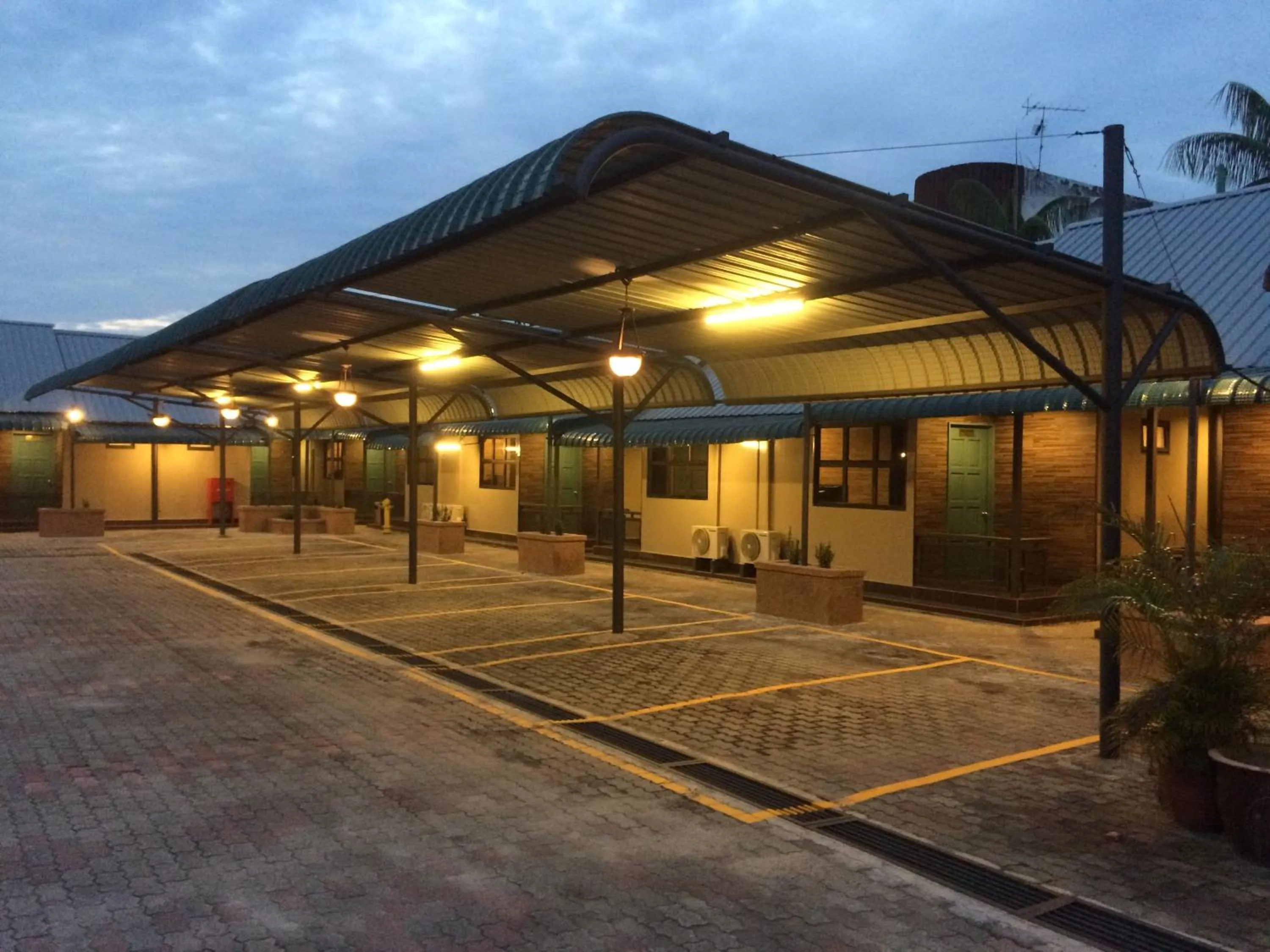 Patio in Talents Motor Park Hotel