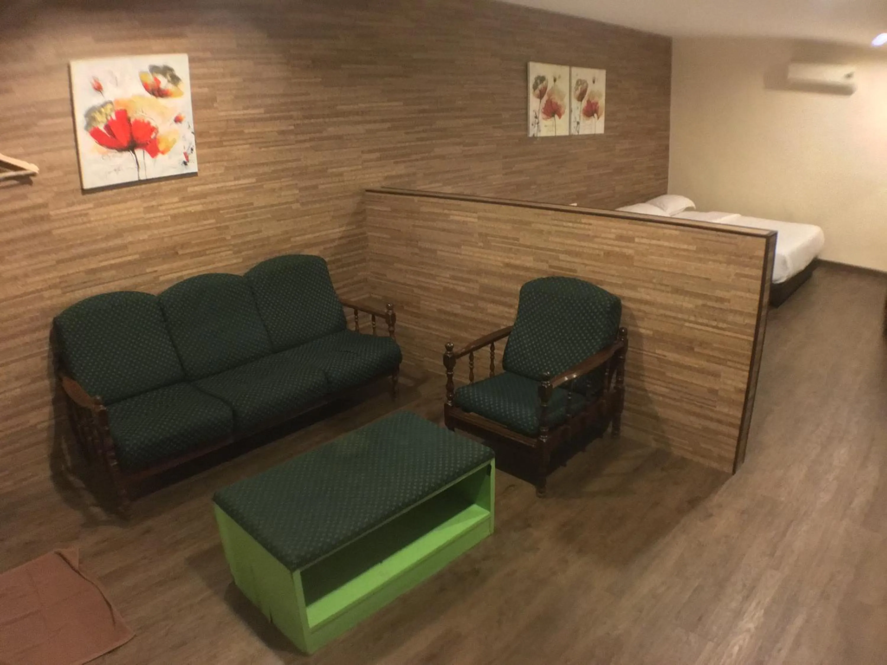 Living room in Talents Motor Park Hotel