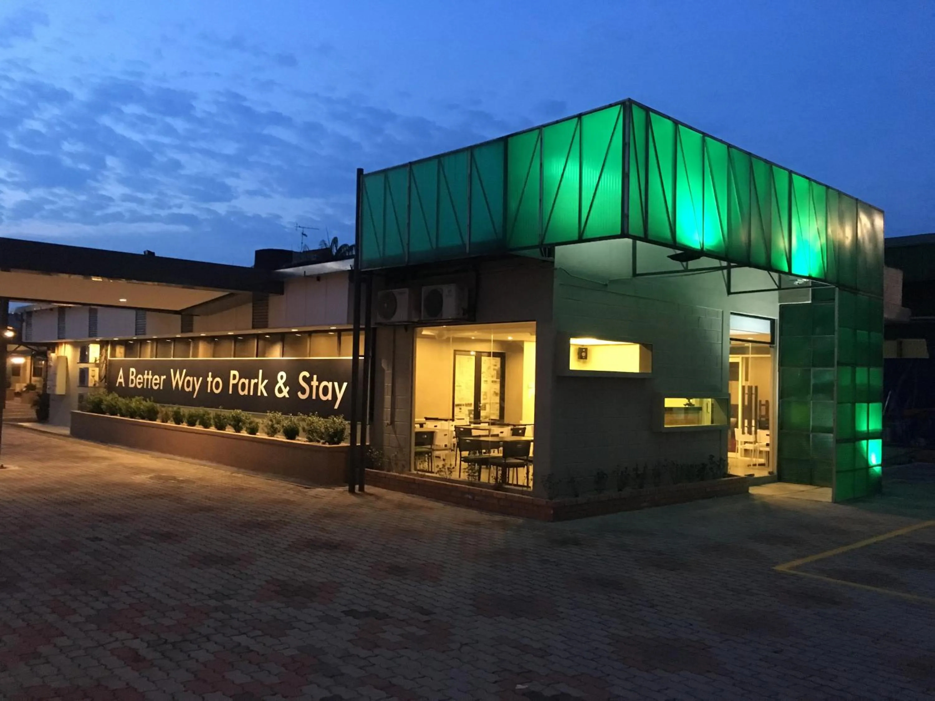 Restaurant/places to eat in Talents Motor Park Hotel