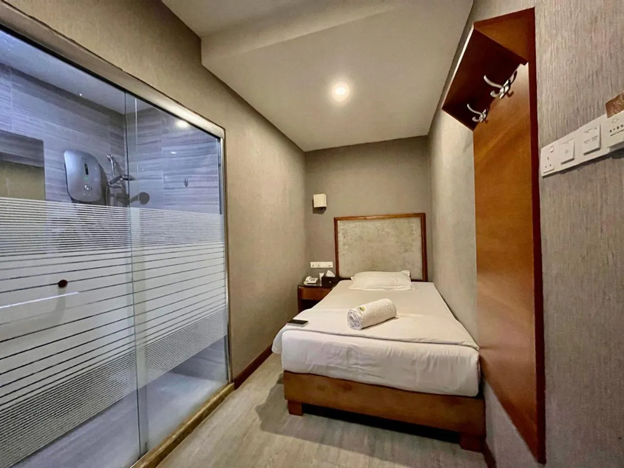 Bedroom, Bed in Fan Holiday Hotel