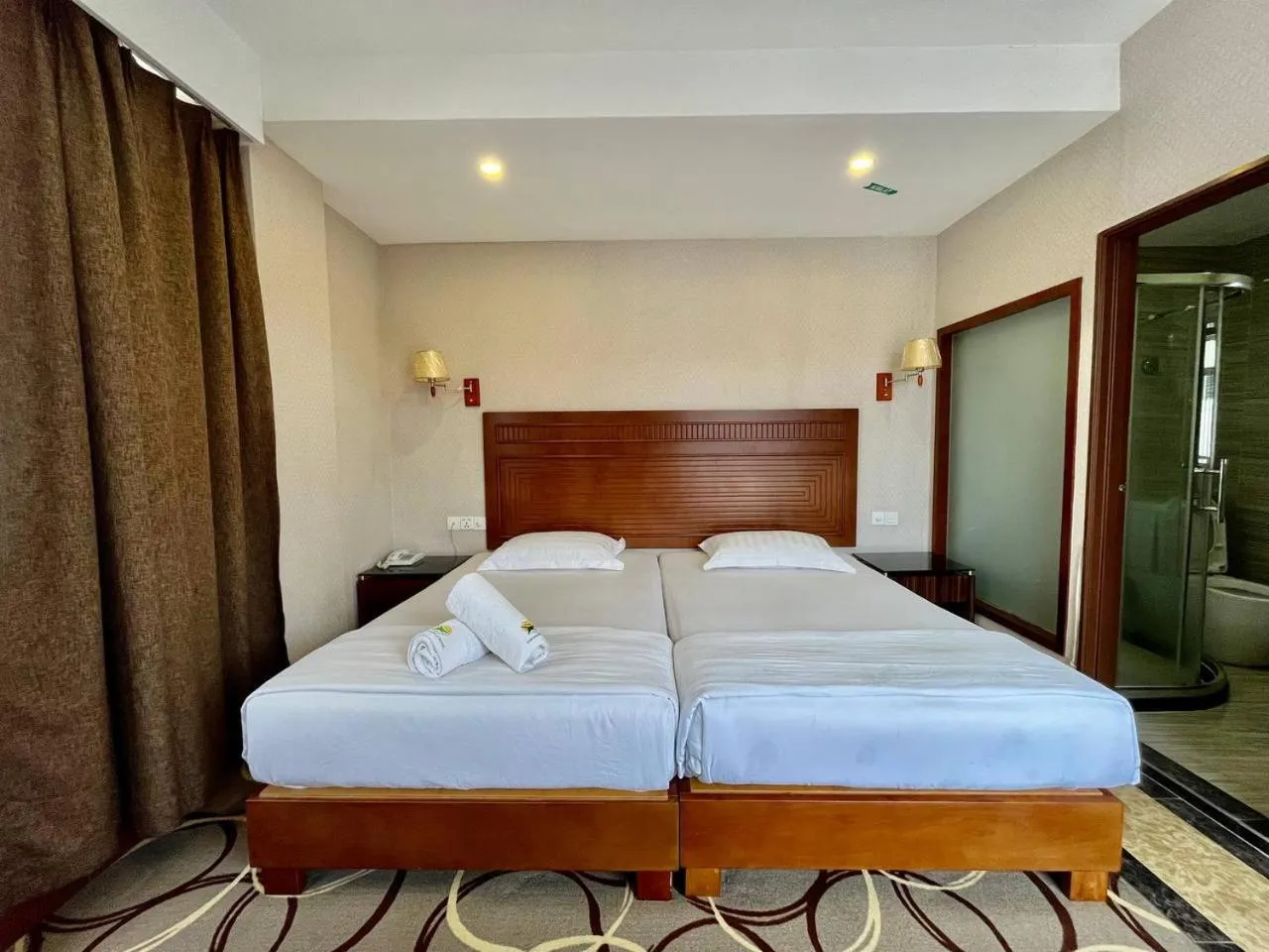 Bedroom, Bed in Fan Holiday Hotel