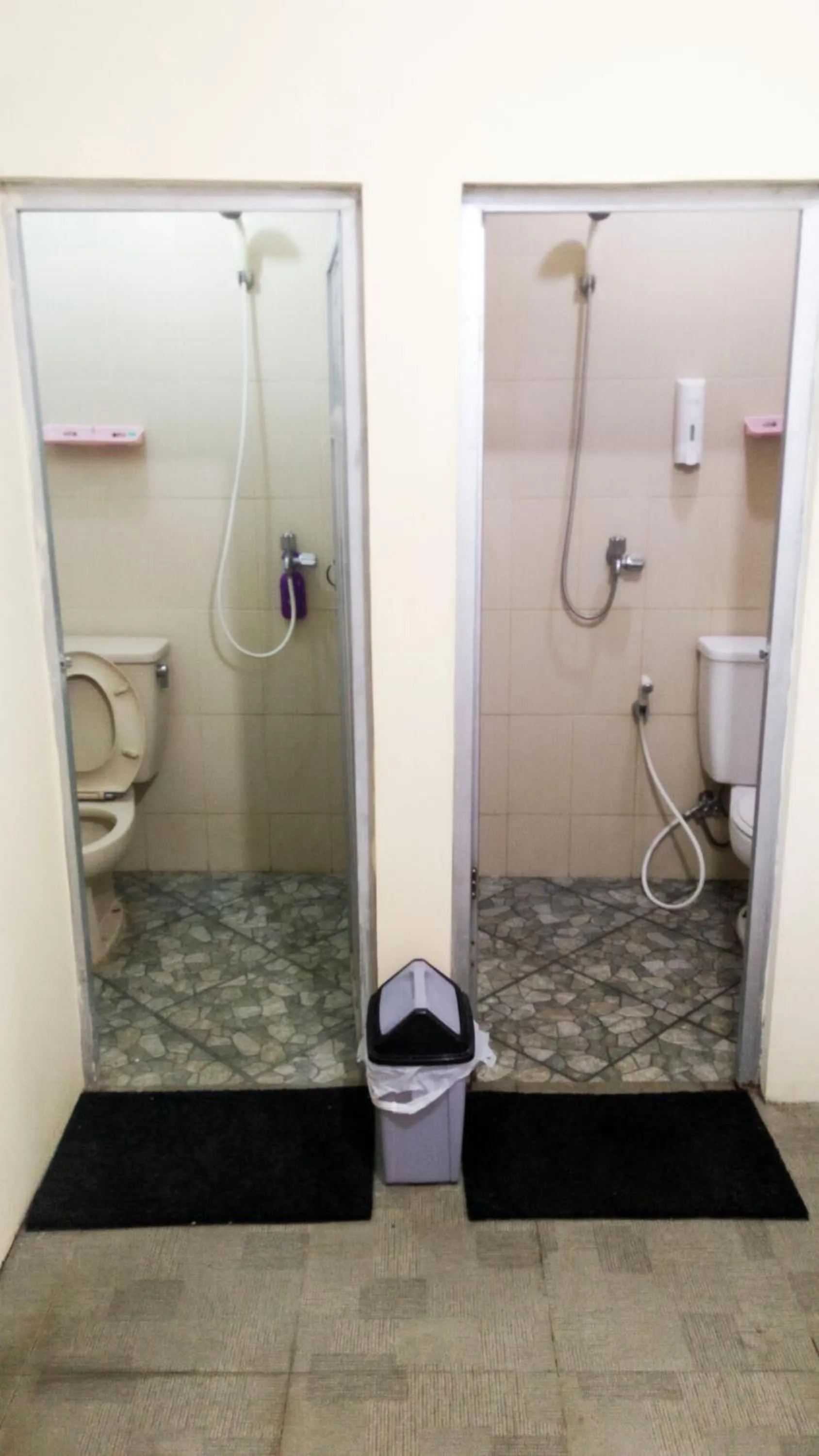 Property building in Ngampilan Backpacker Hostel