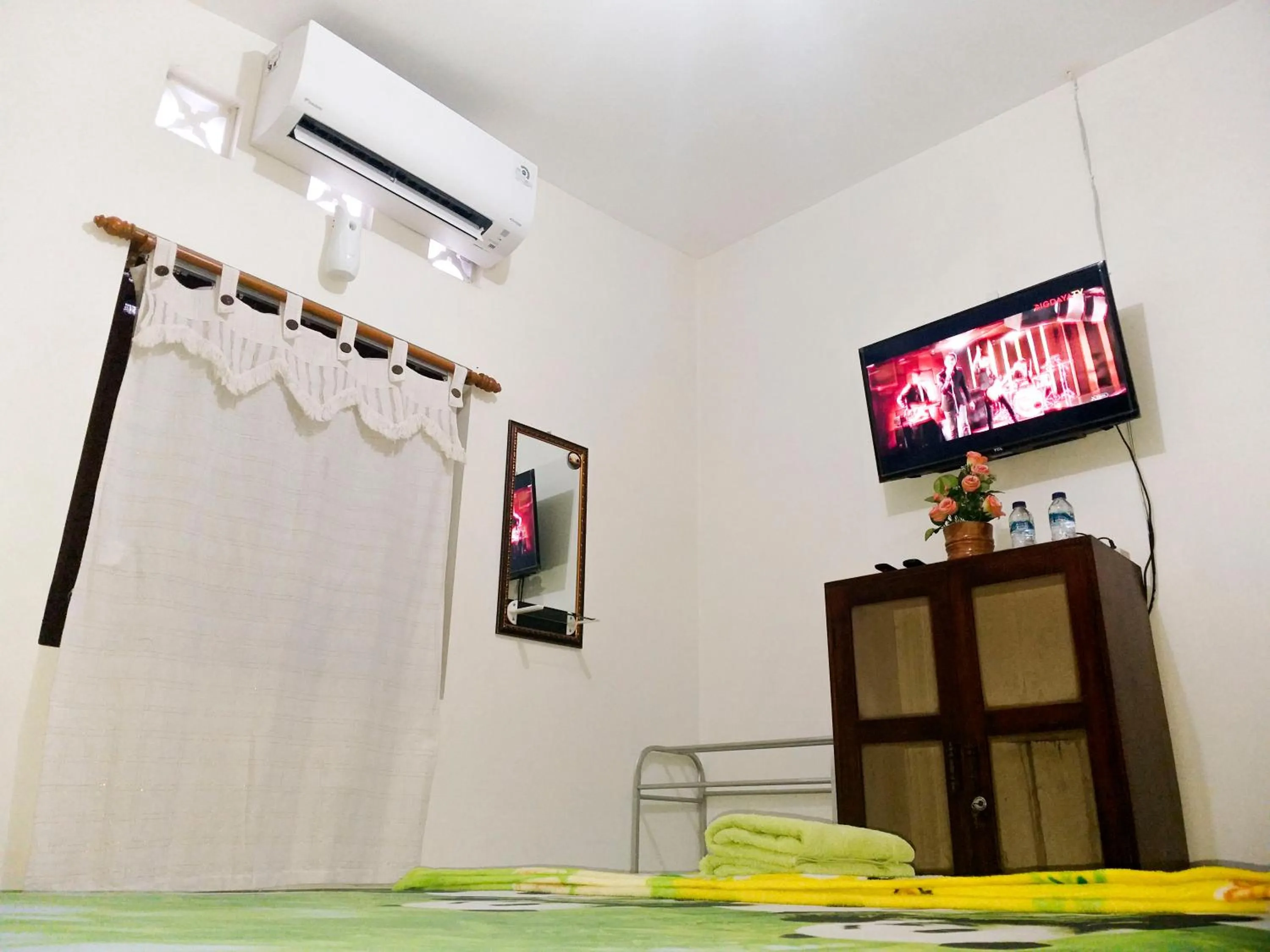 TV and multimedia in Ngampilan Backpacker Hostel