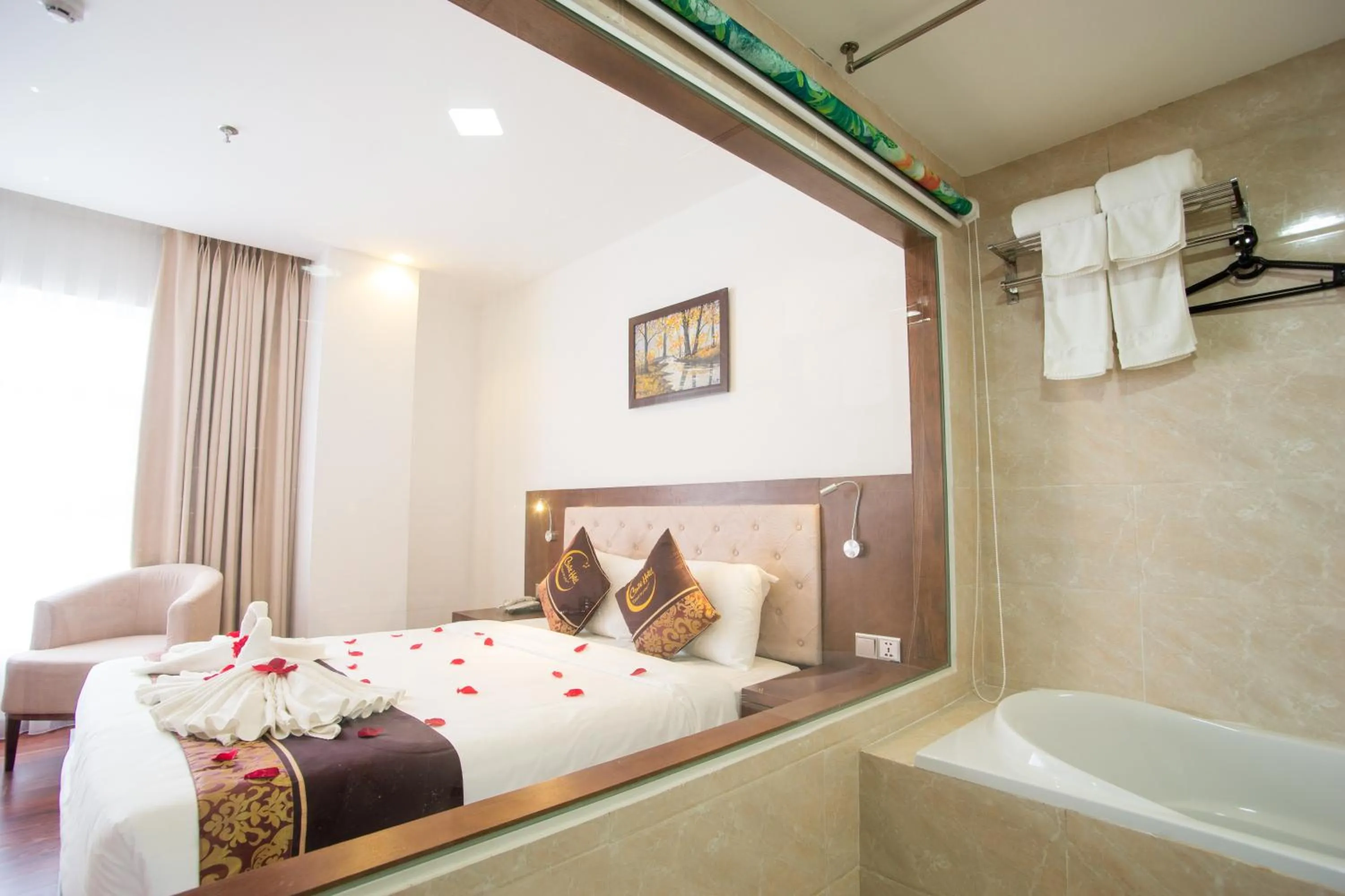 Bathroom, Bed in Centre Hotel