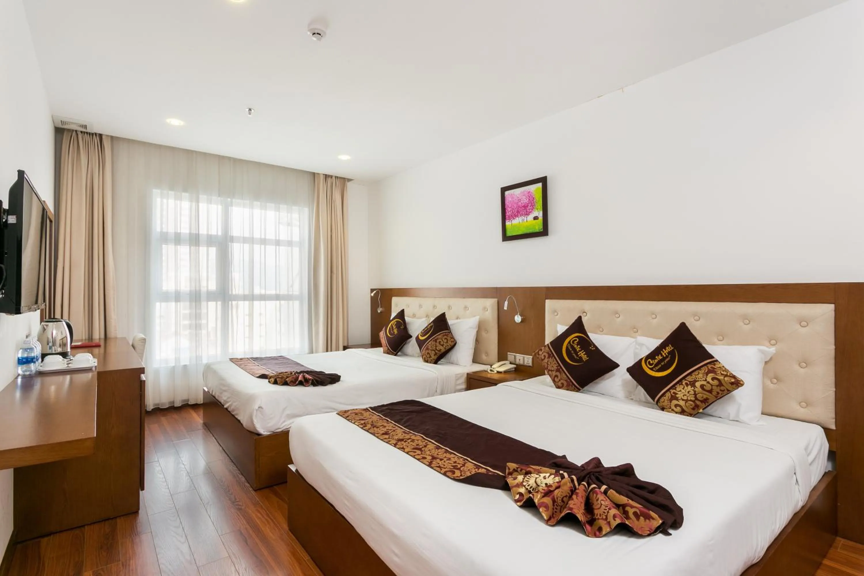 Patio, Bed in Centre Hotel