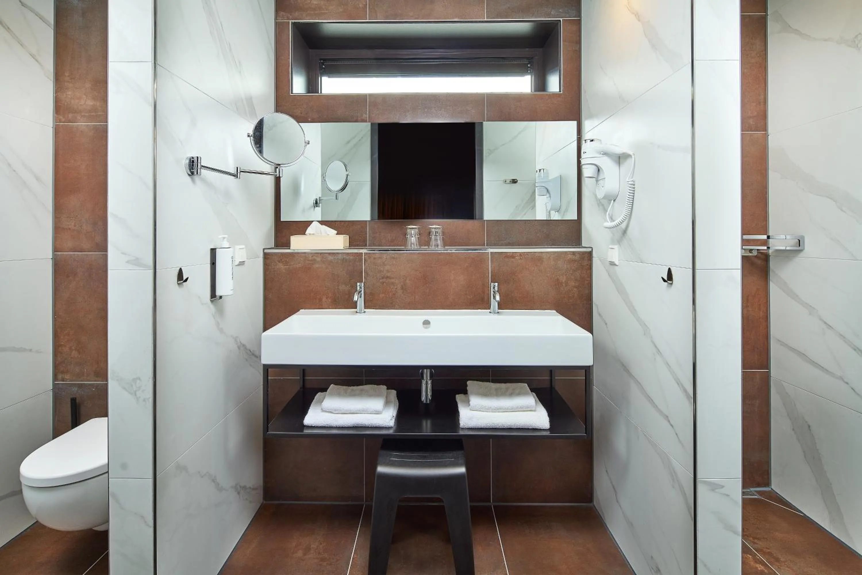 Shower in Hotel Babylon Heerhugowaard - Alkmaar