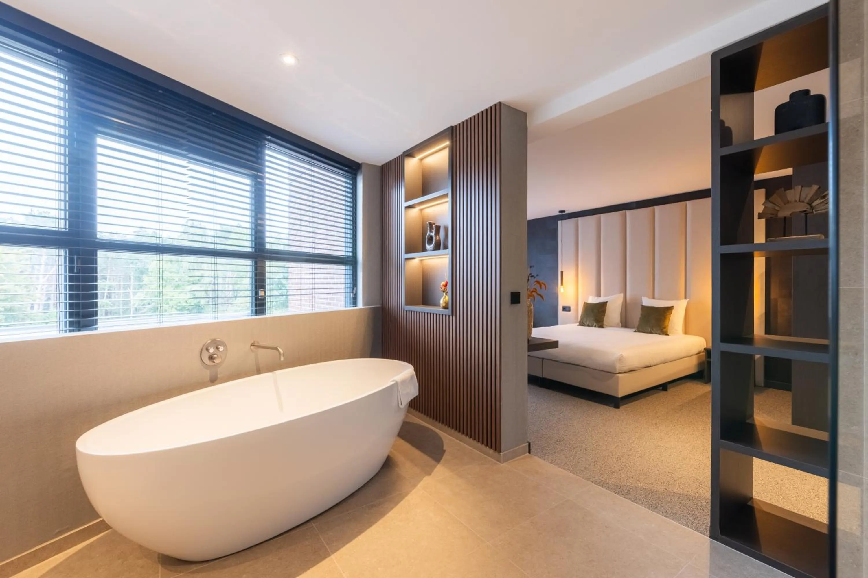 Bathroom, Bed in Hotel Asteria