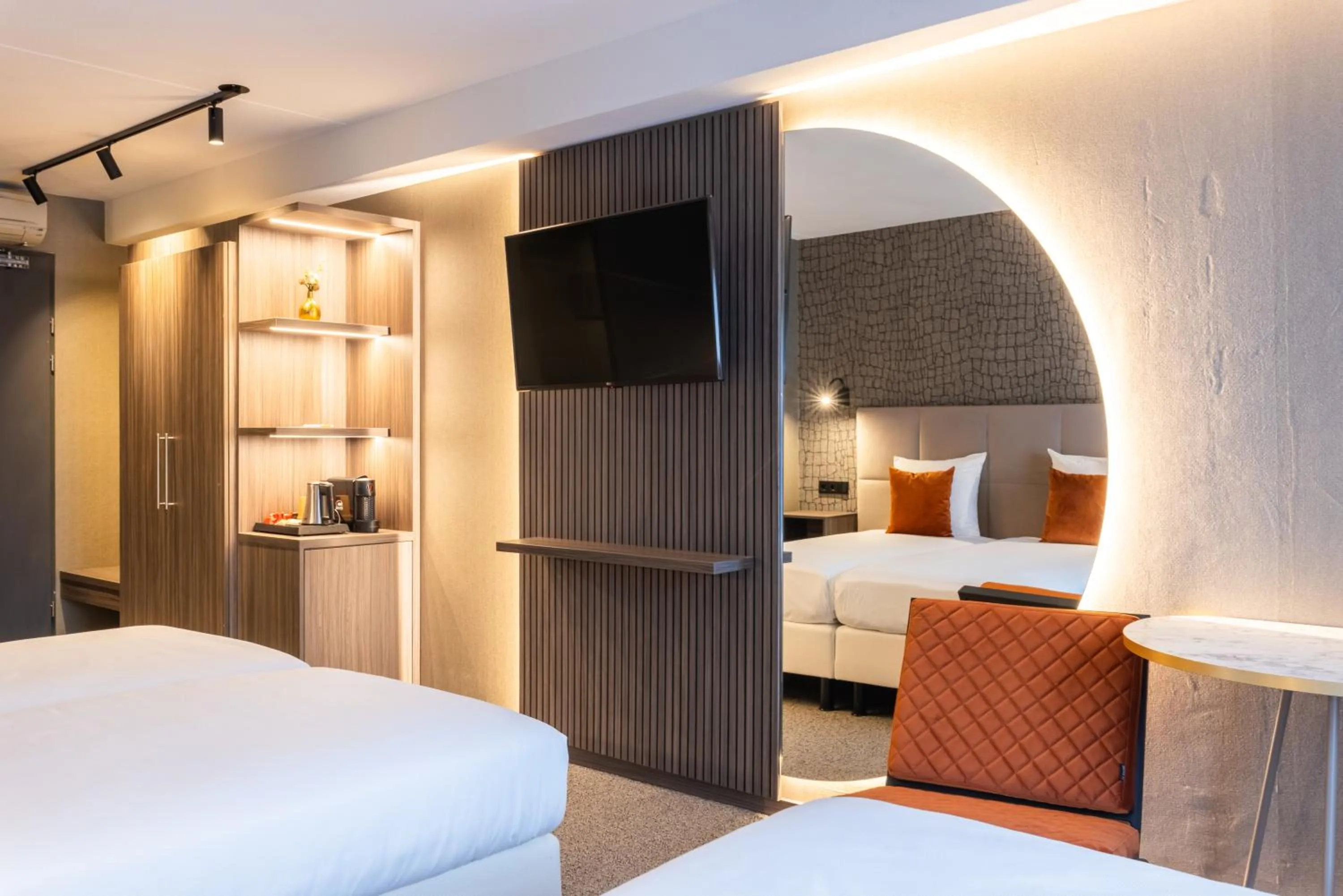 TV and multimedia, Bed in Hotel Asteria