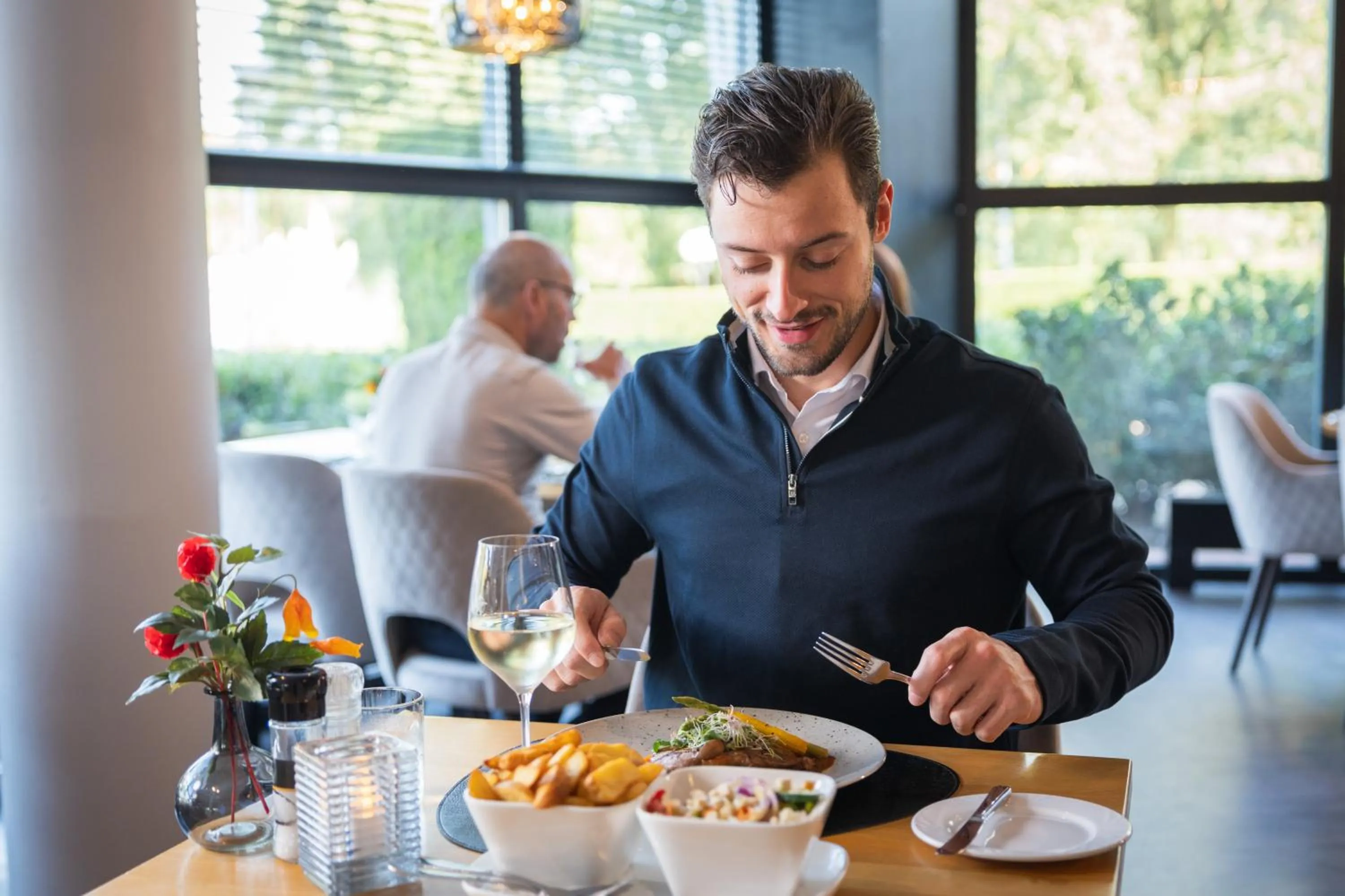 Restaurant/places to eat in Hotel Asteria