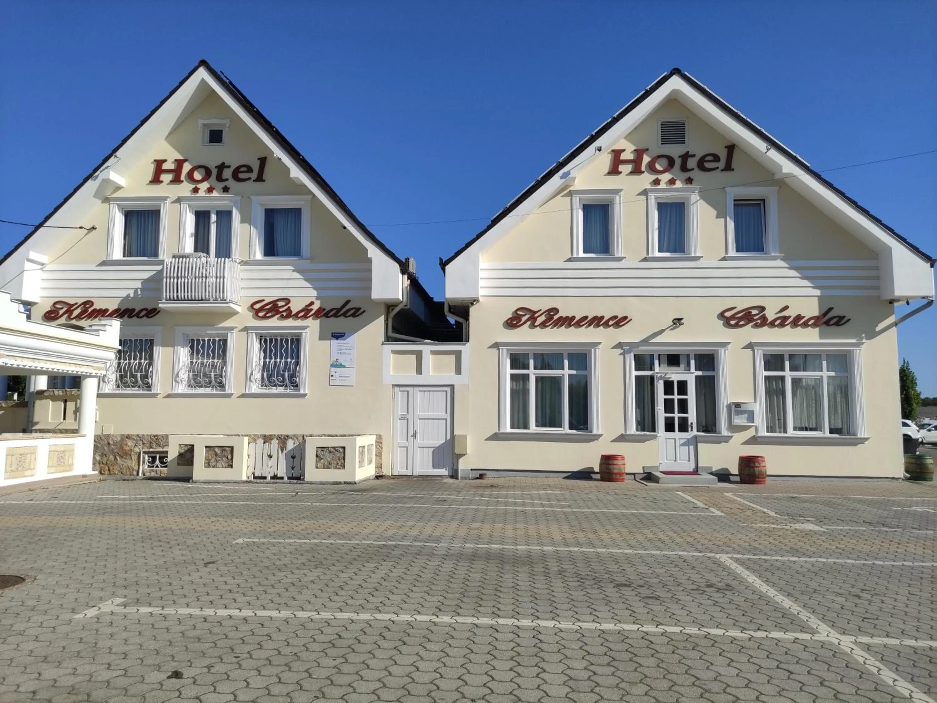 Property building in Kemence Csárda és Szálloda