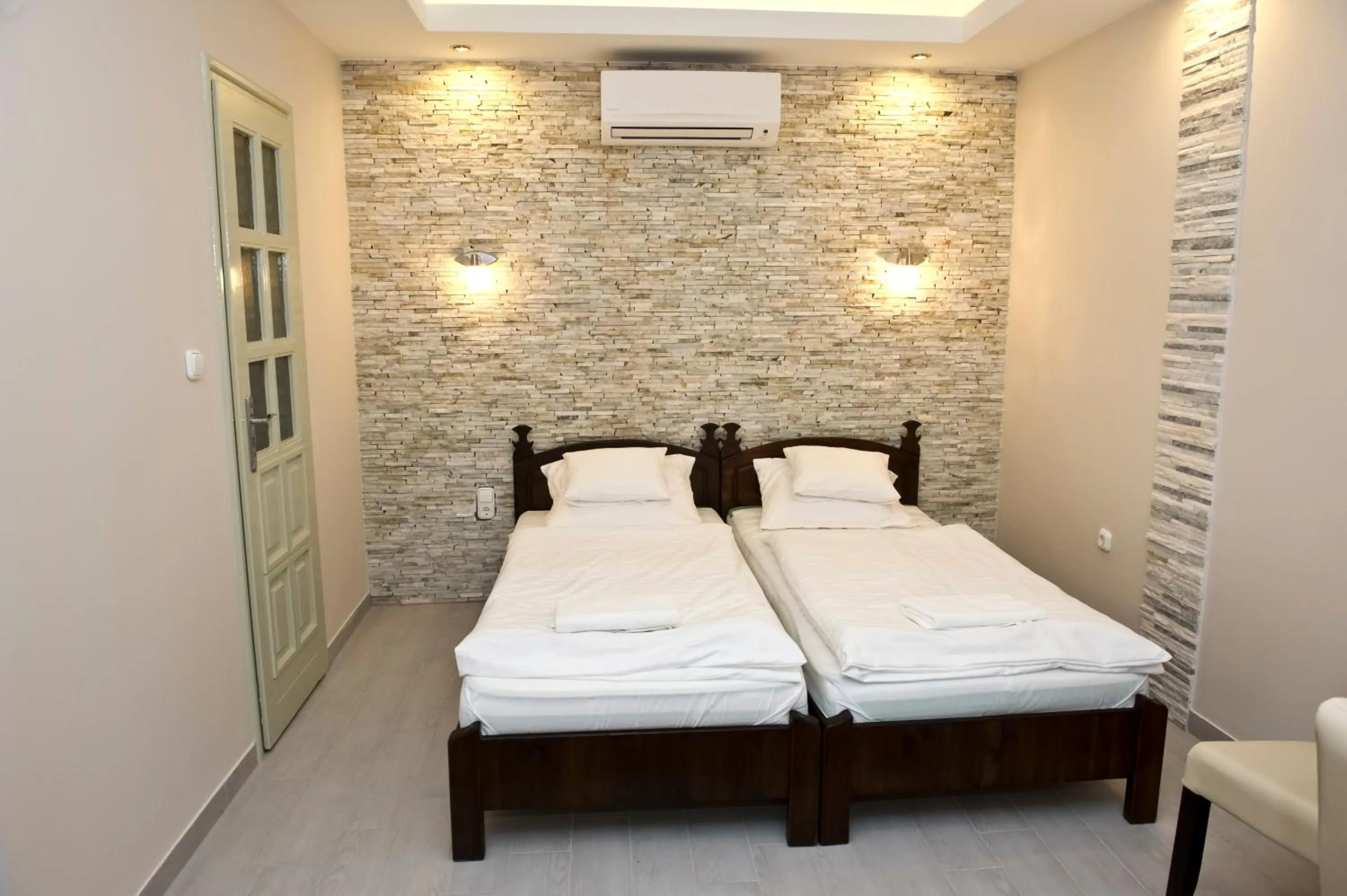 Bed in Kemence Csárda és Szálloda