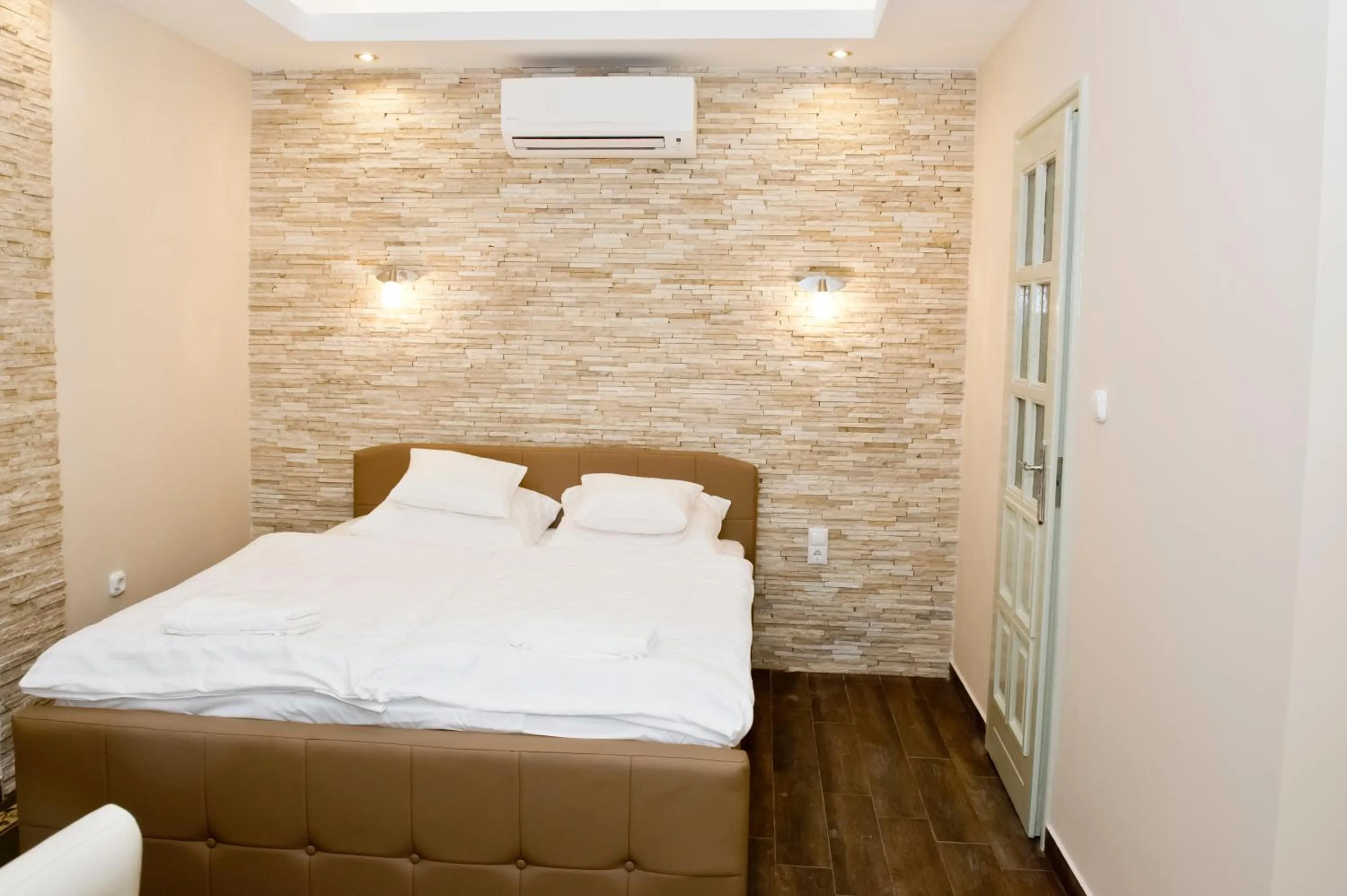 Bed in Kemence Csárda és Szálloda