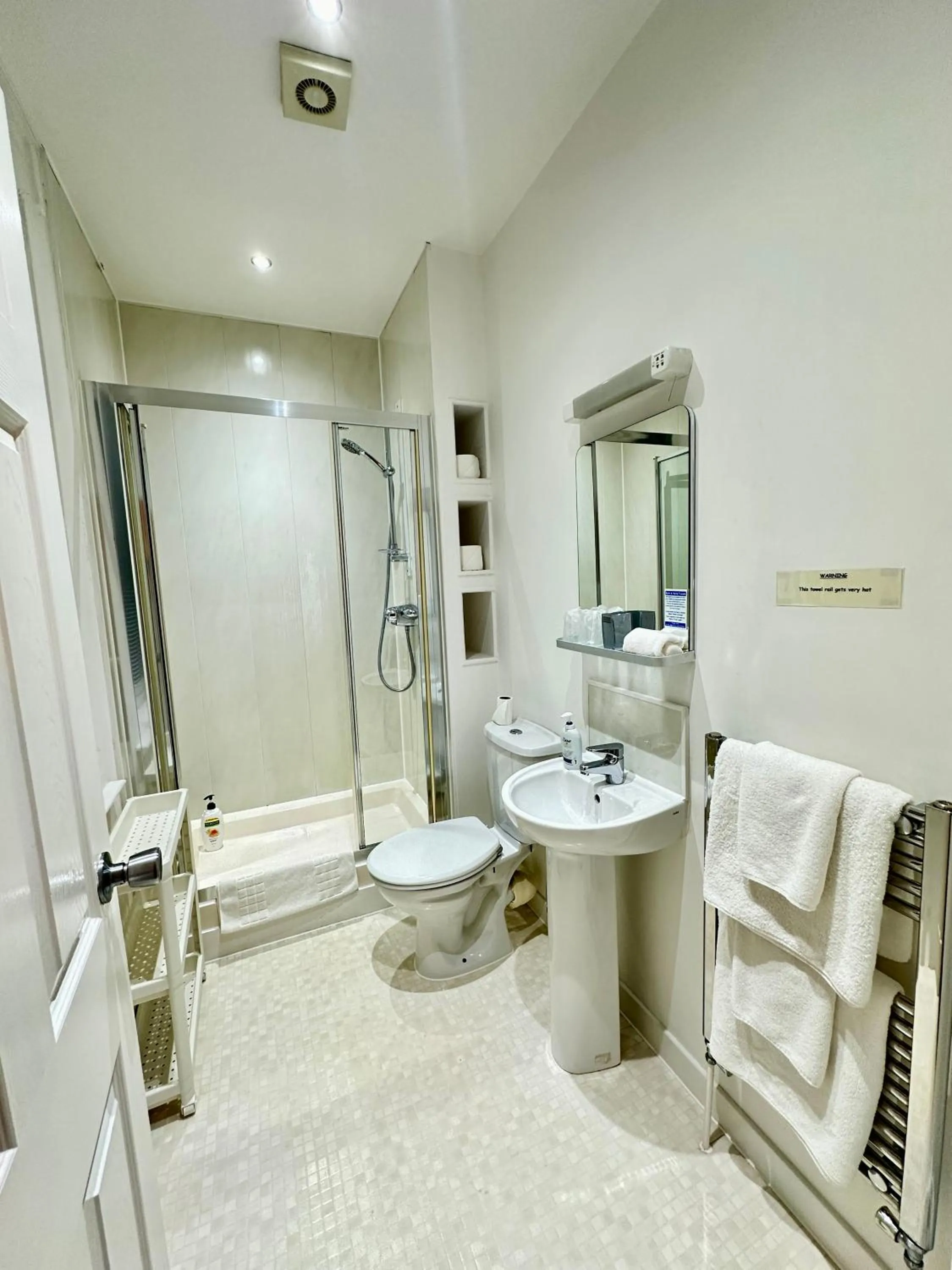 Toilet in The Elbow Room