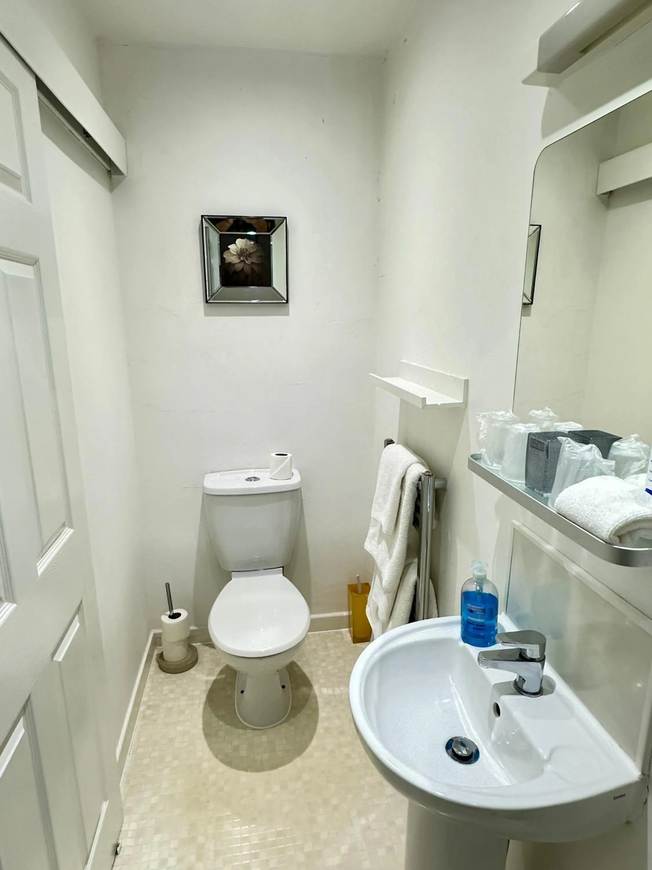 Toilet in The Elbow Room