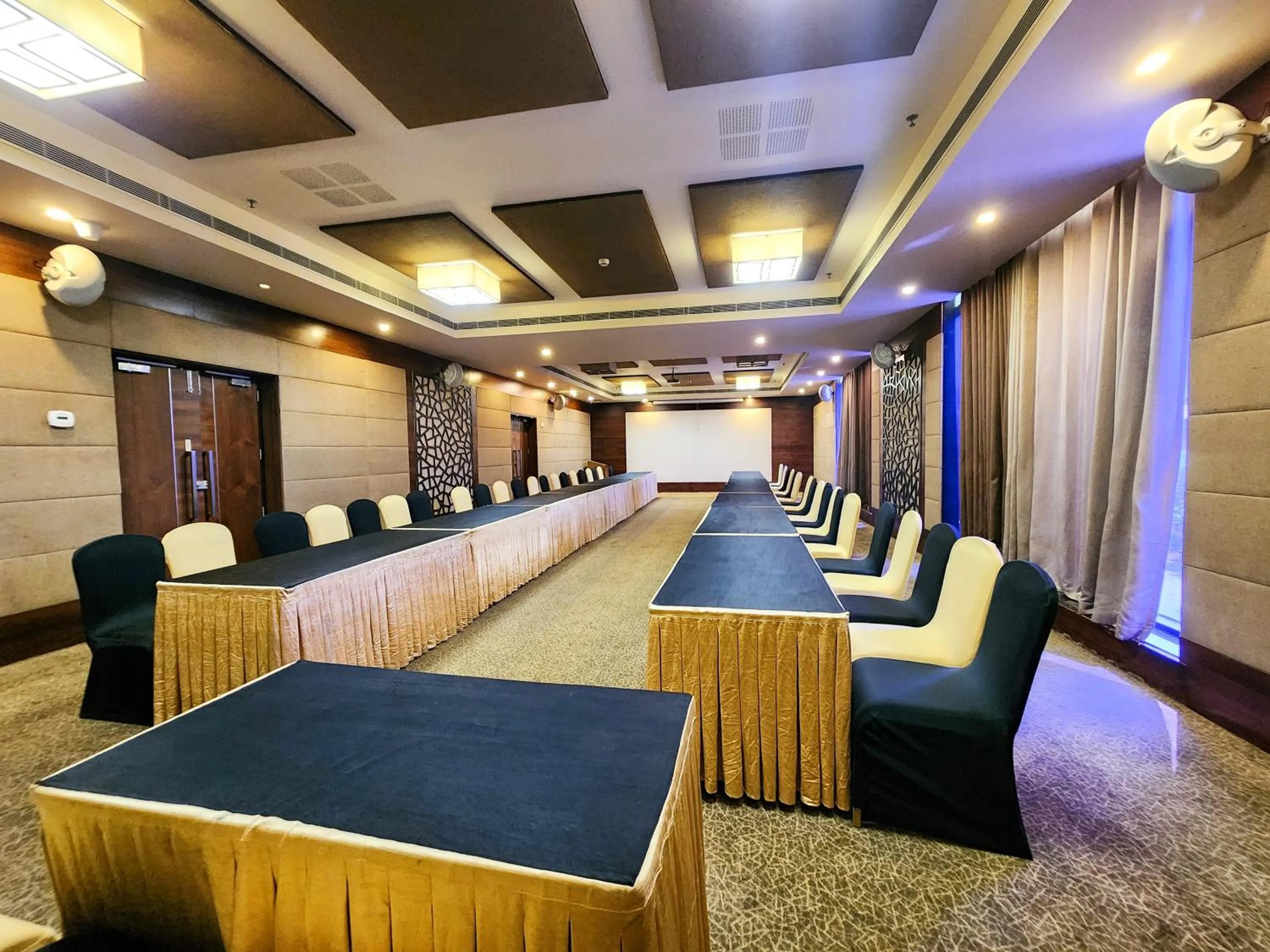 Banquet/Function facilities in Dimora Hotel Thiruvananthapuram