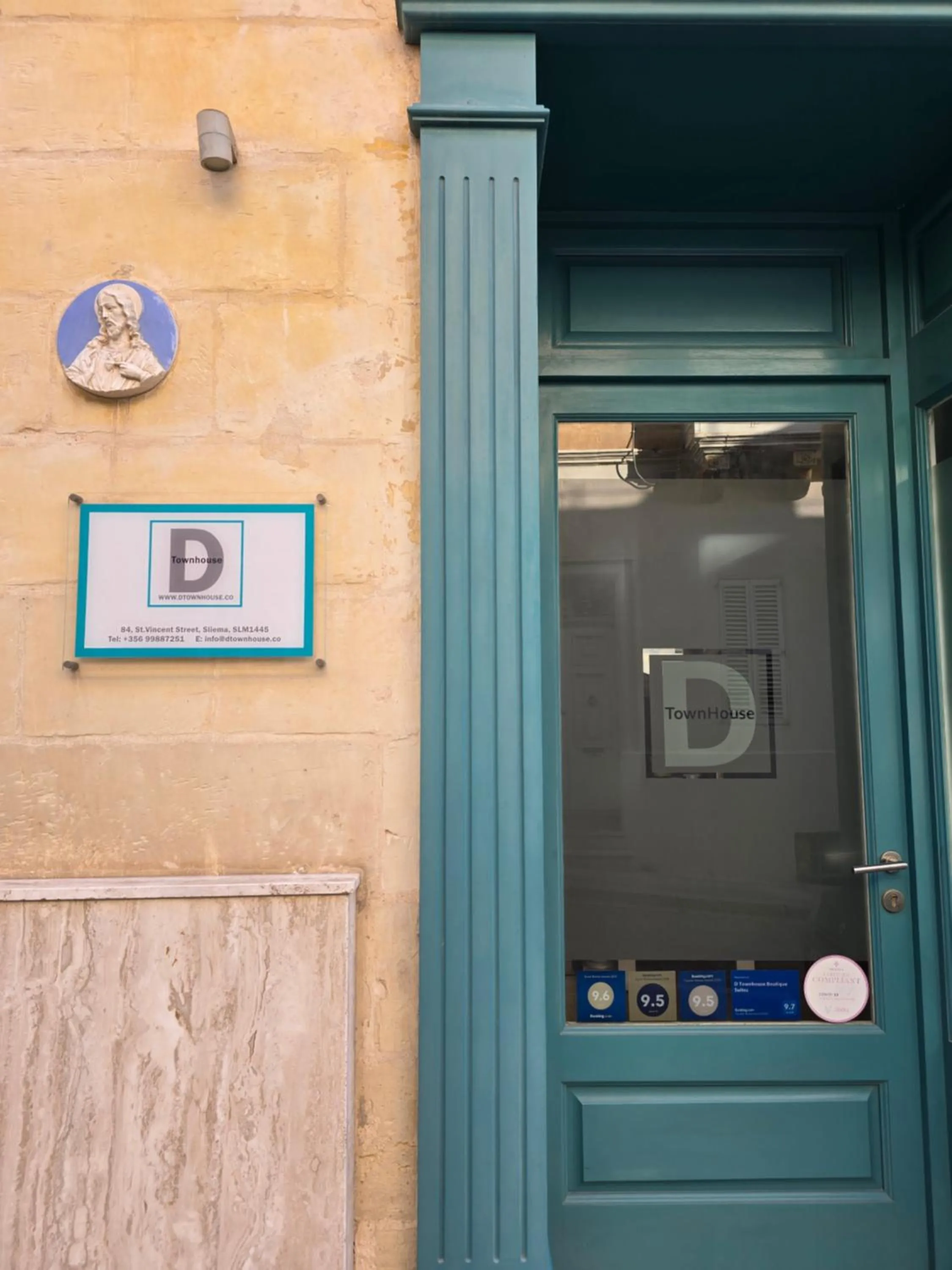 Facade/entrance in D Townhouse Boutique Suites