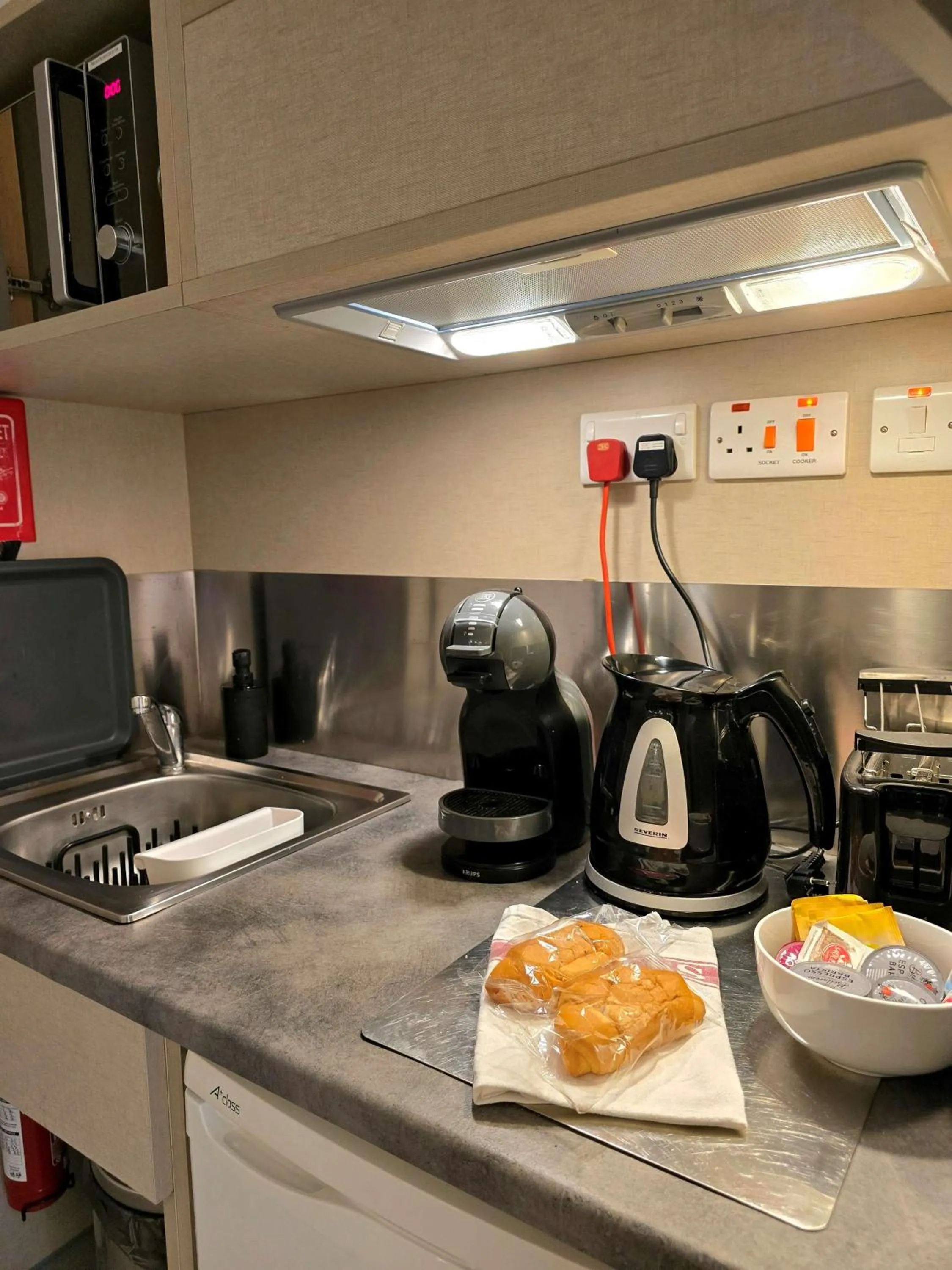 Coffee/tea facilities in D Townhouse Boutique Suites
