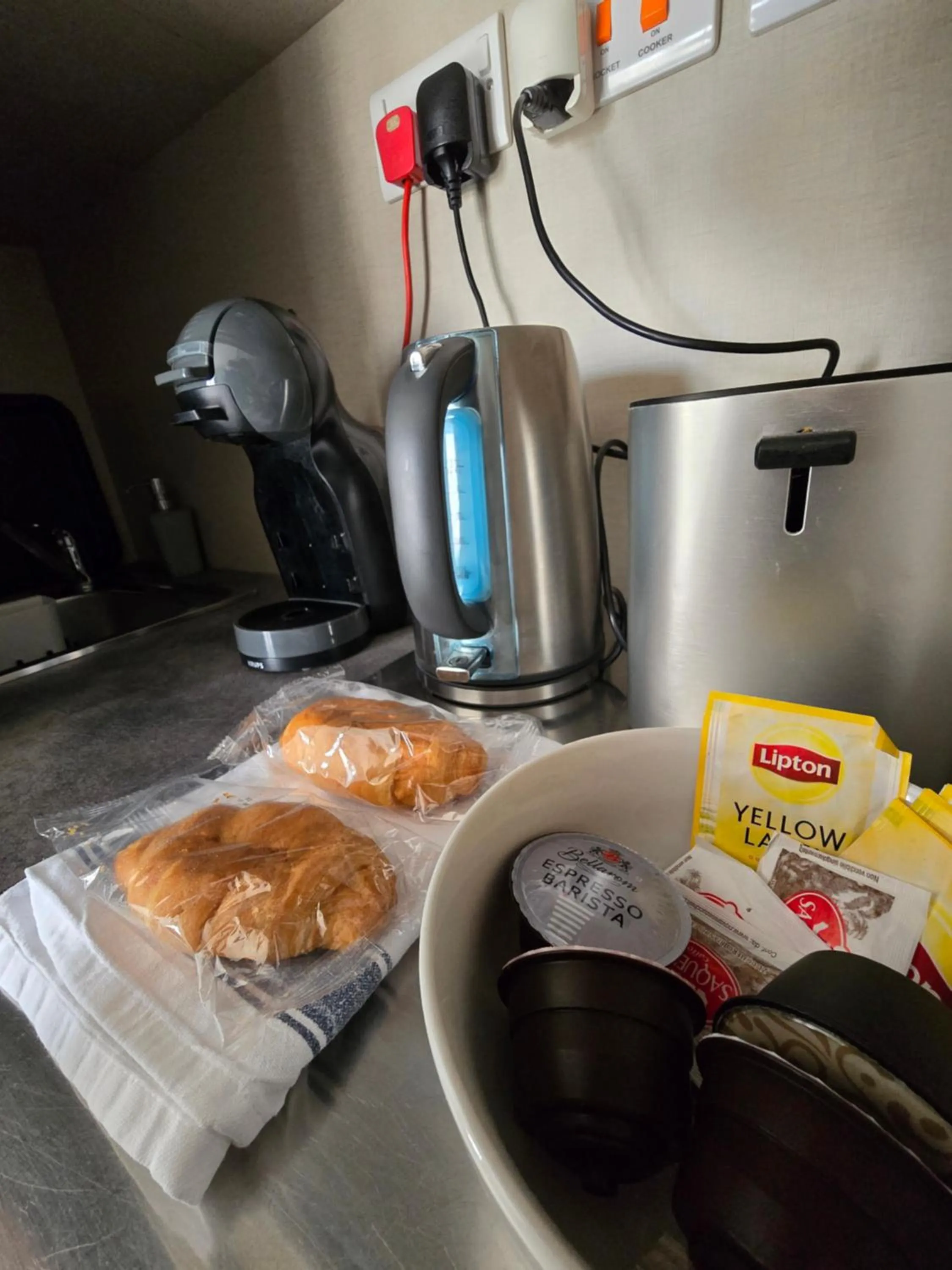 Coffee/tea facilities in D Townhouse Boutique Suites