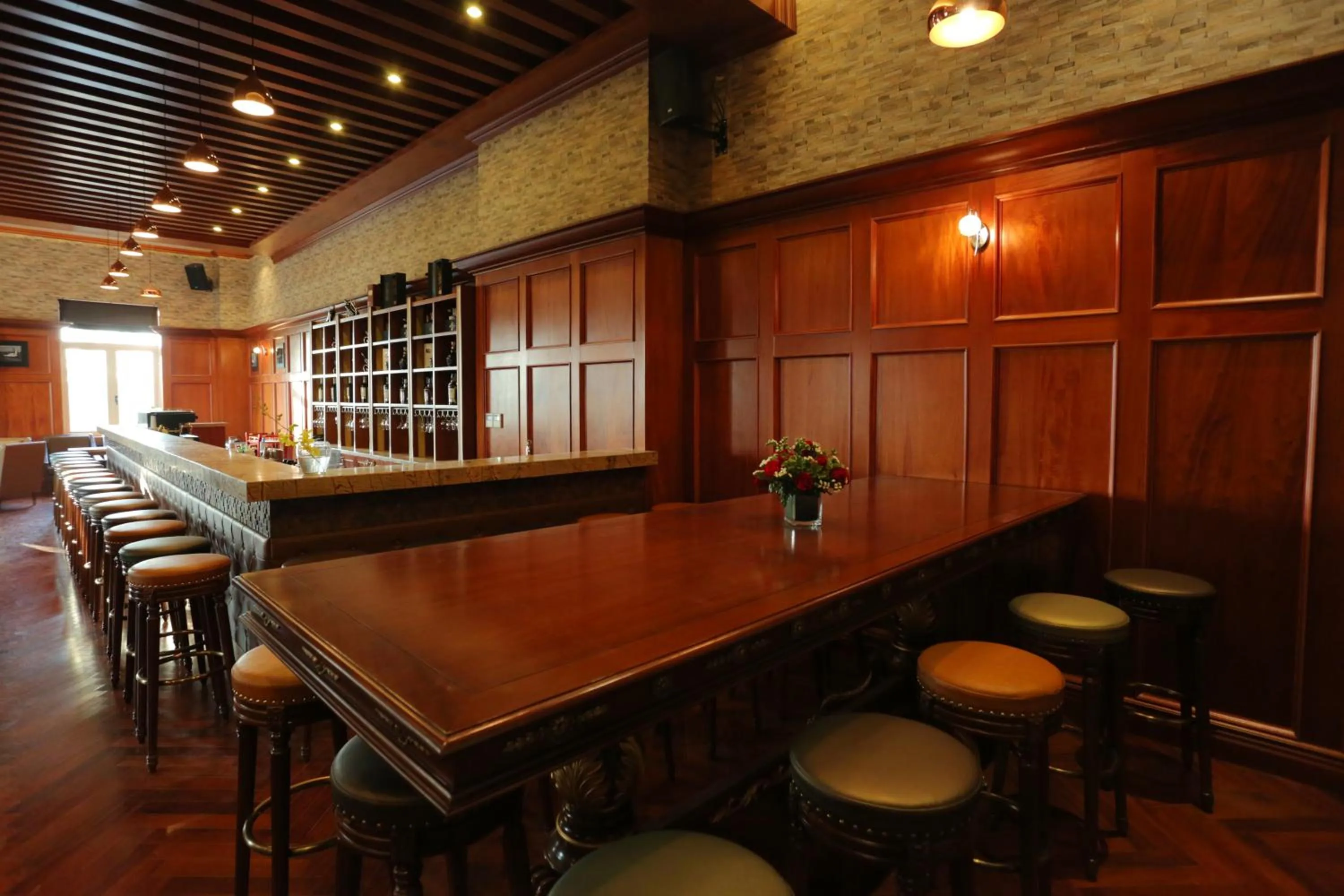 Lounge or bar in FLC Luxury Resort Vinh Phuc