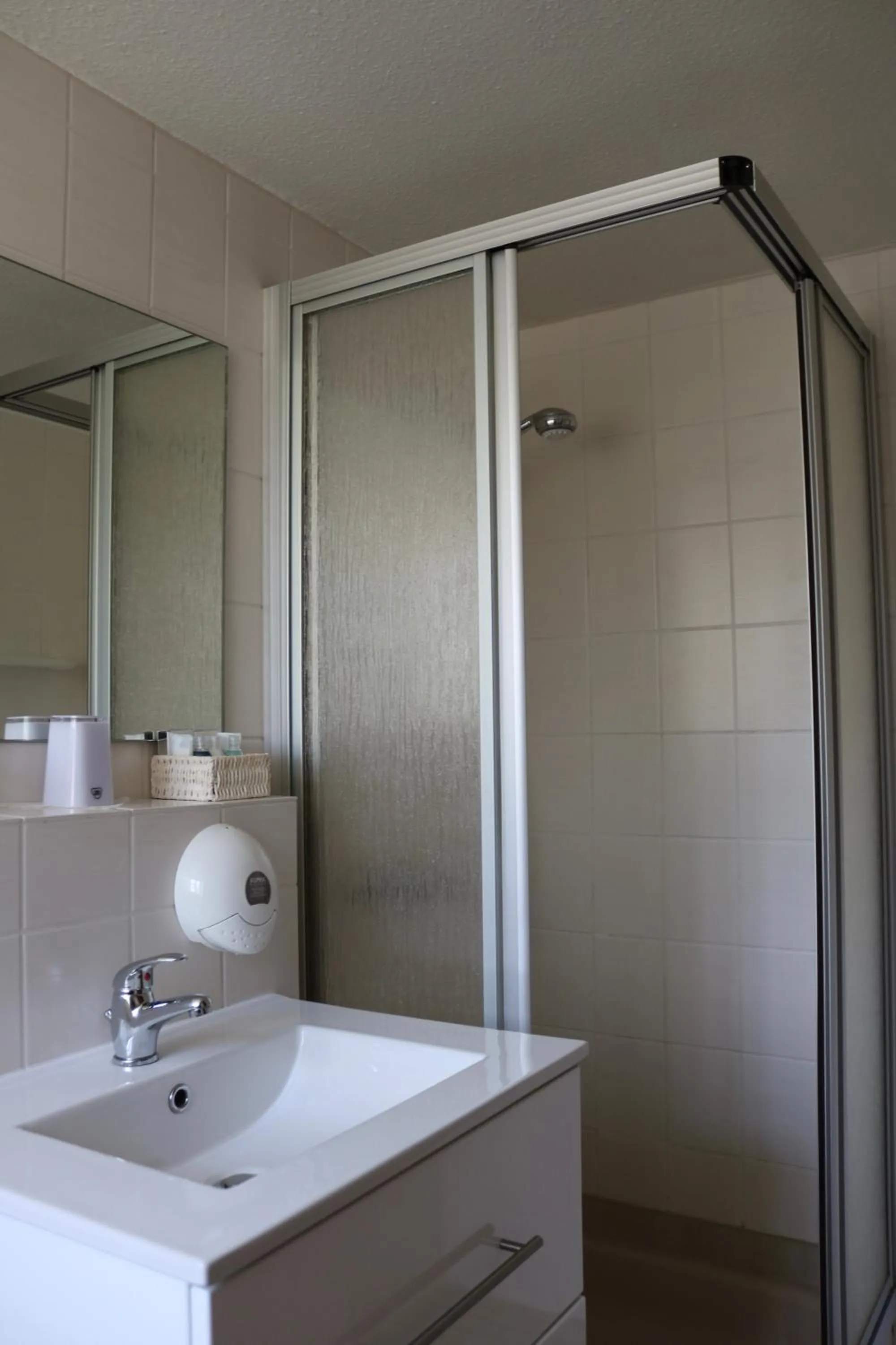 Shower in Klosterschänke Hude Hotel Ferienwohnungen Restaurant Café