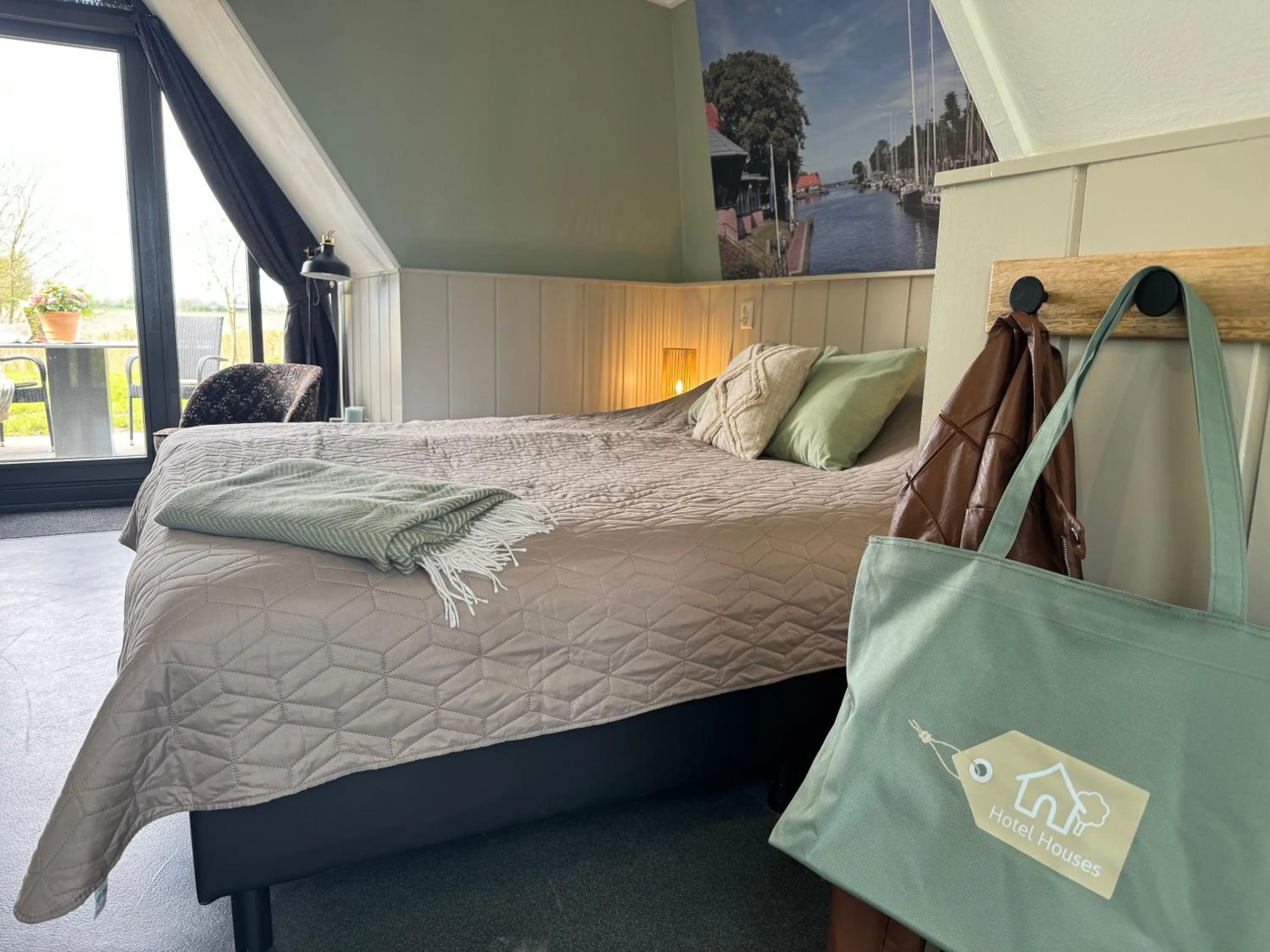 Bed in Hotelhuisjes Medemblik