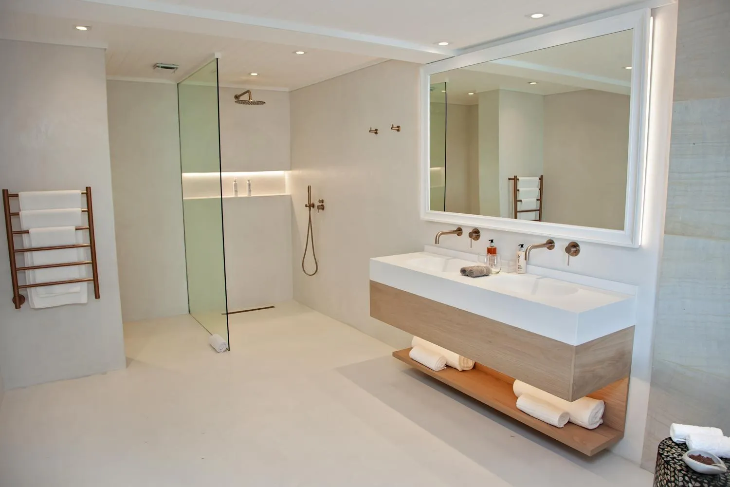 Shower in La Petite Ferme