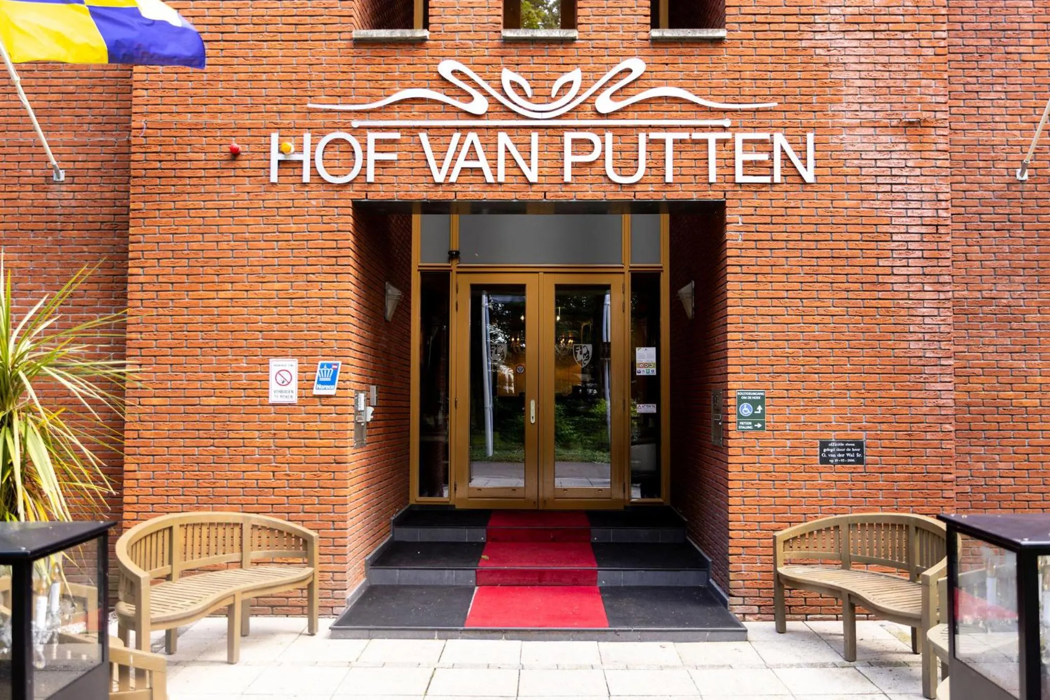 Property building in Hof van Putten