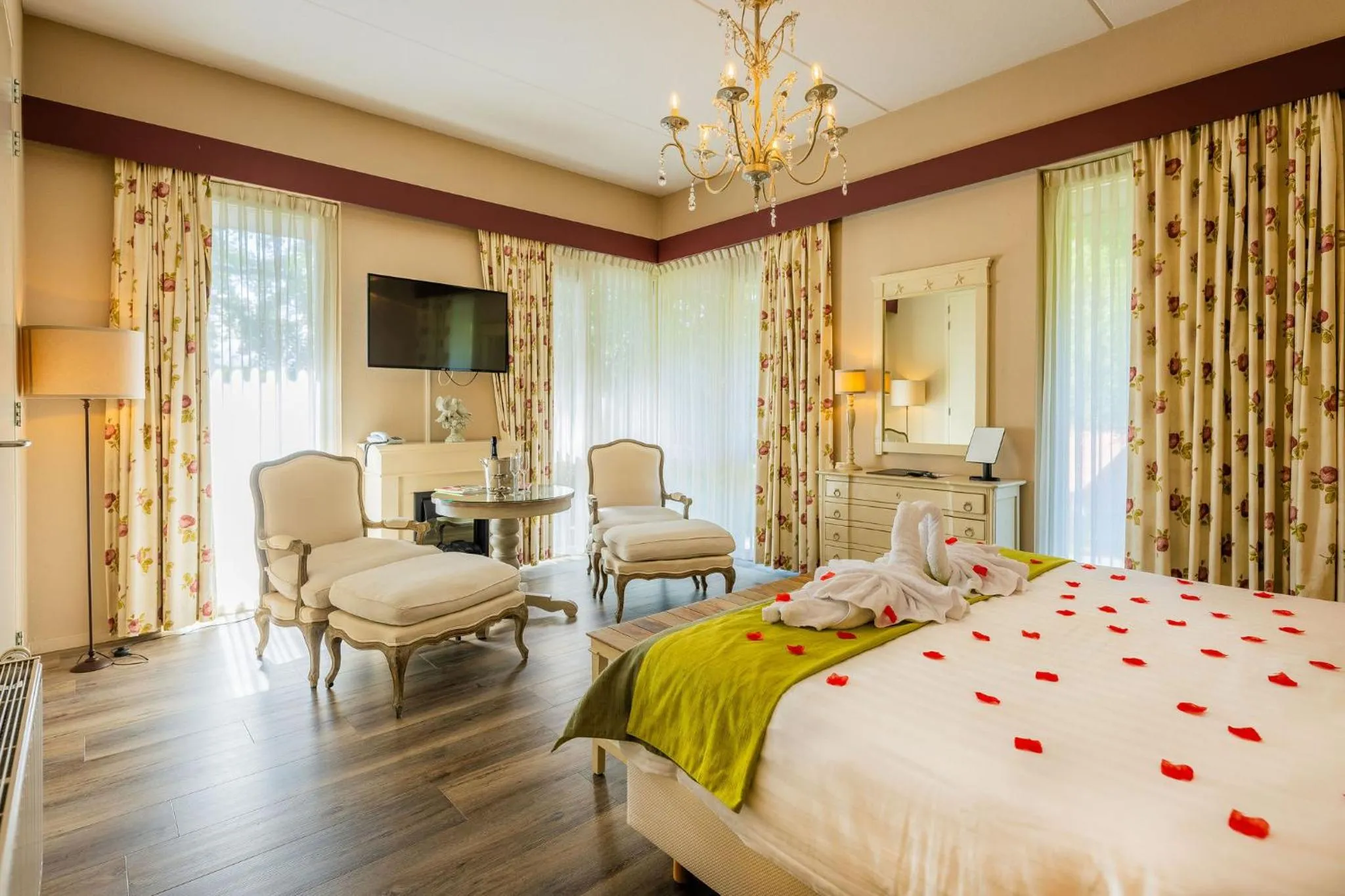 Property building, Bed in Hof van Putten