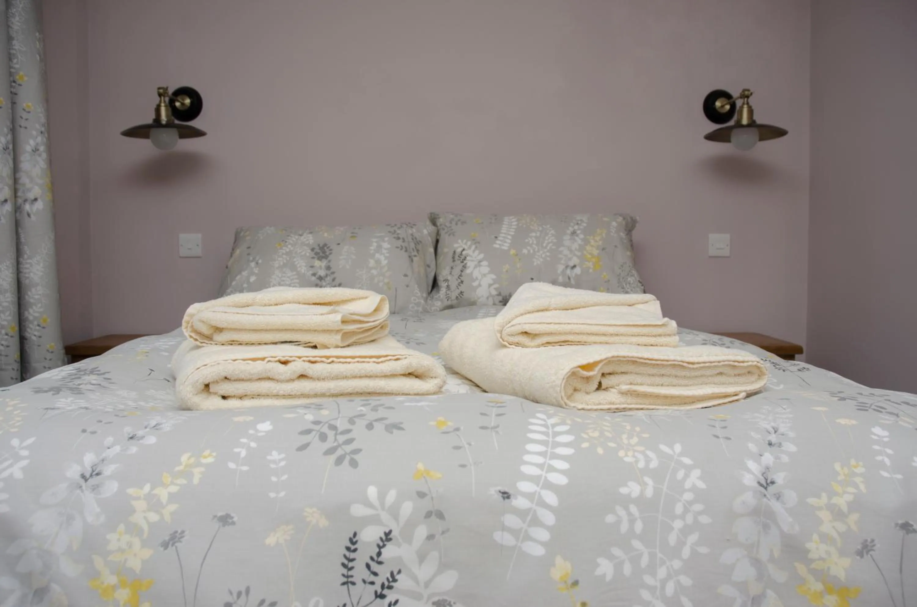 Bedroom, Bed in The Sun Inn