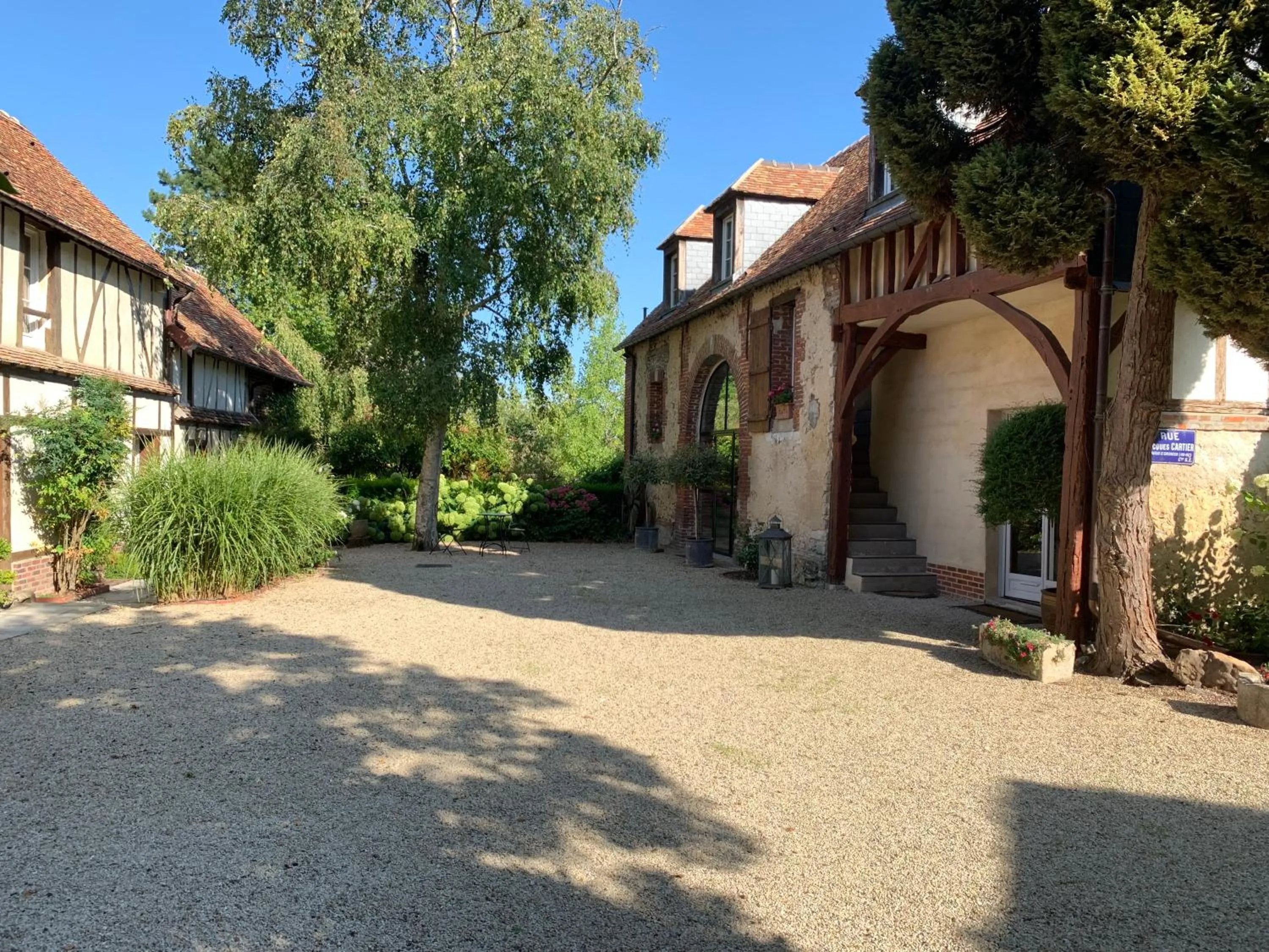 Property building in Le Puits D'Angle