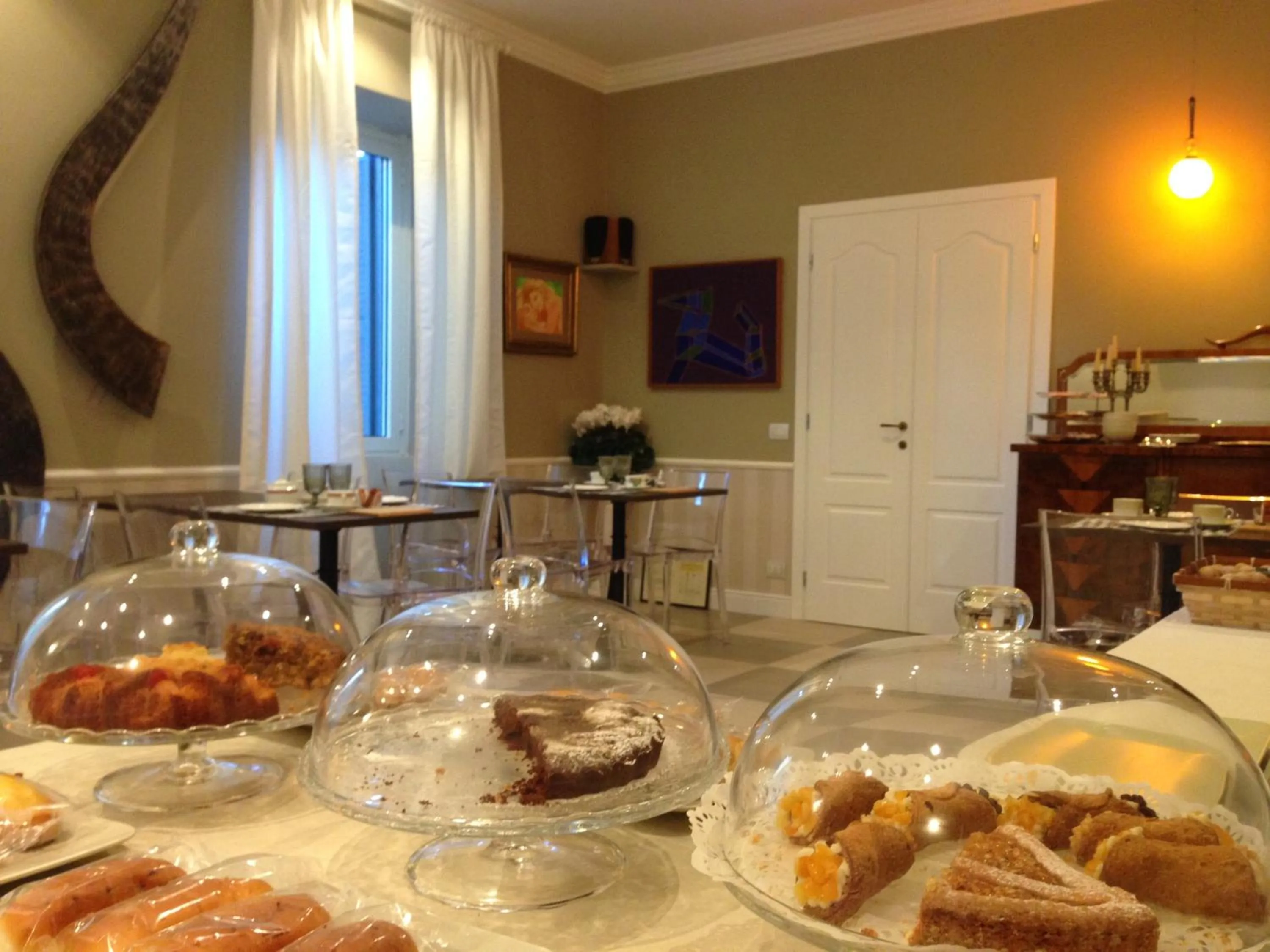 Restaurant/places to eat in Villa Abbamer