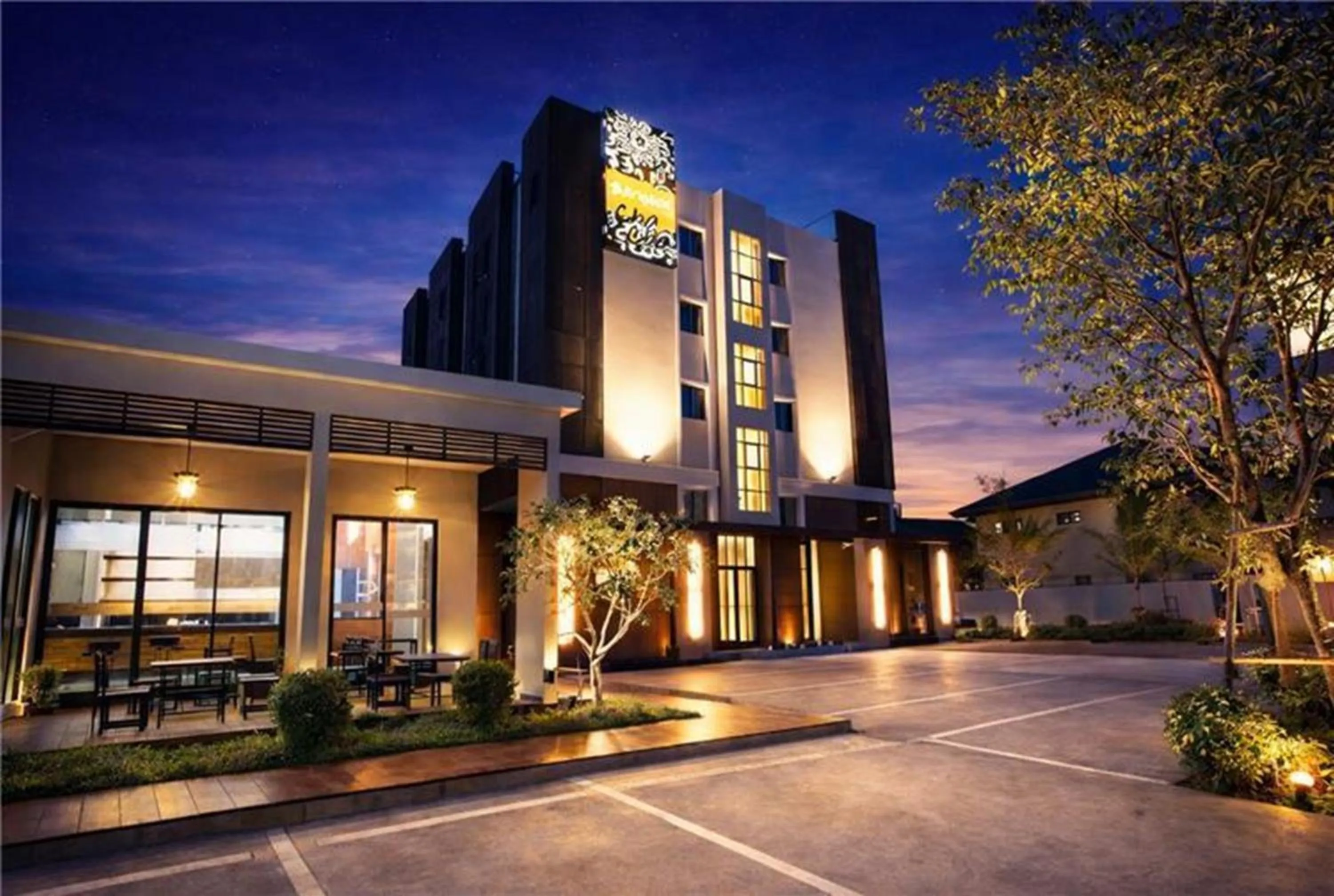 Property building in Collection O The Bangkok Cha Cha Suite