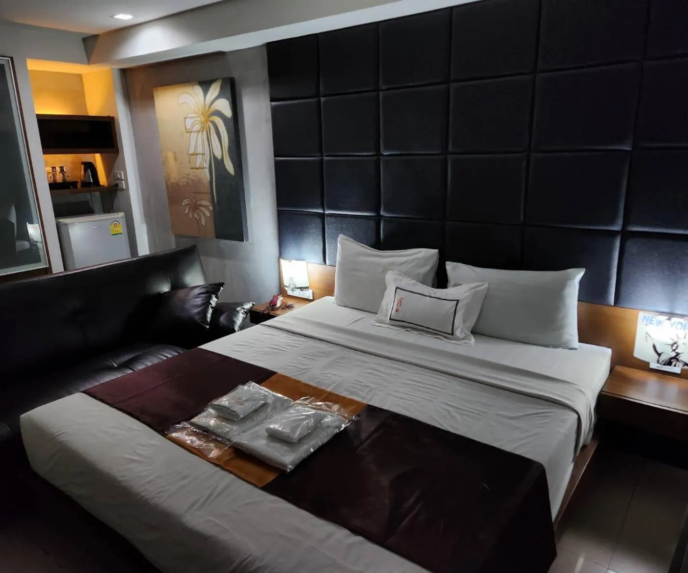 Photo of the whole room, Bed in Collection O The Bangkok Cha Cha Suite