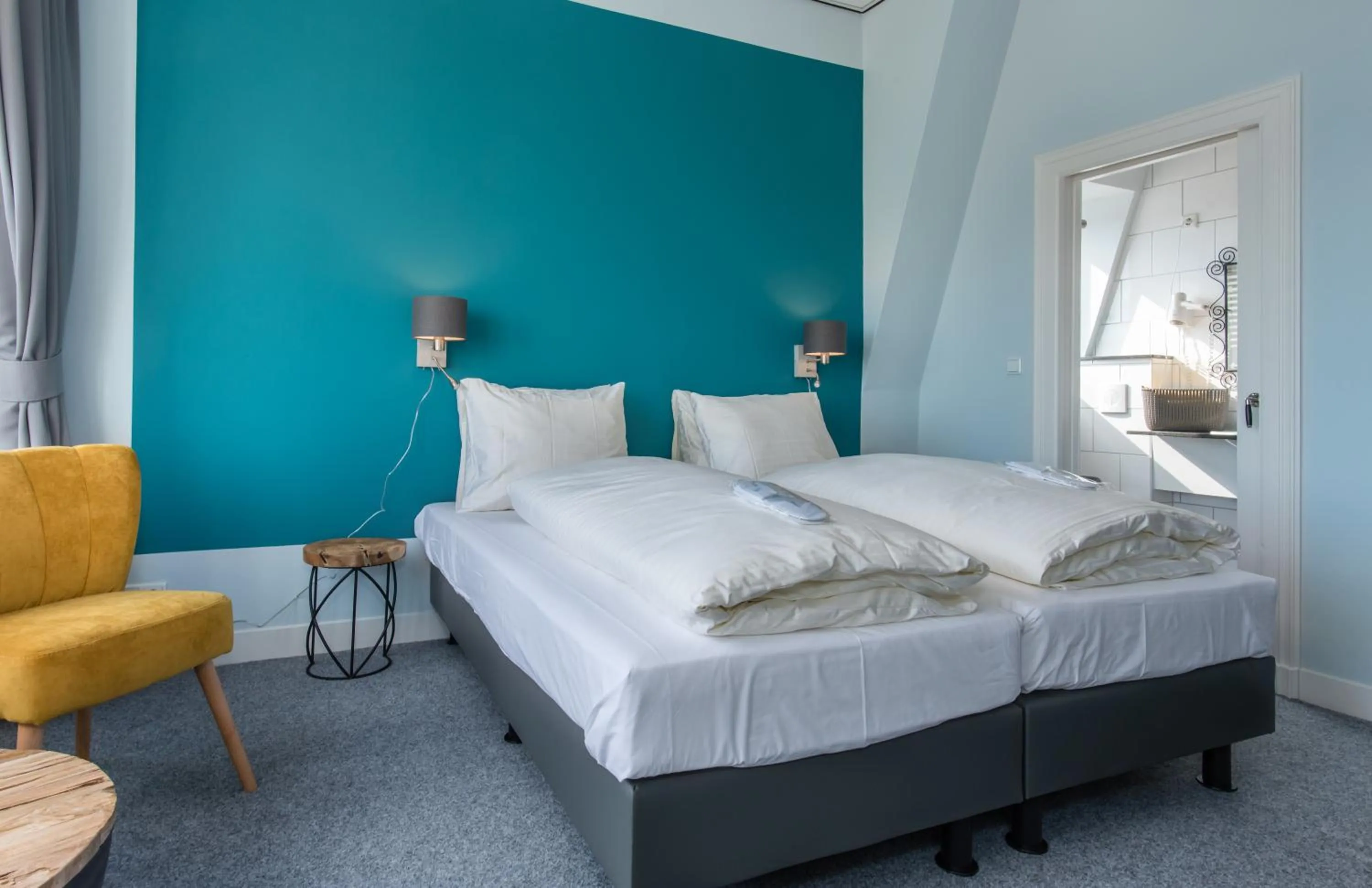 Photo of the whole room, Bed in Villahotel Vlissingen