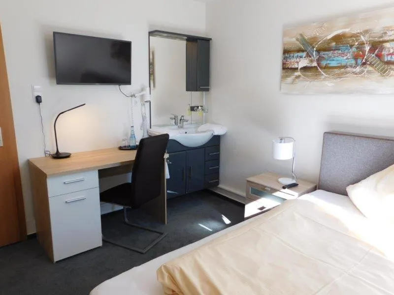 Single Room with Shared Bathroom in Hotel Romäus