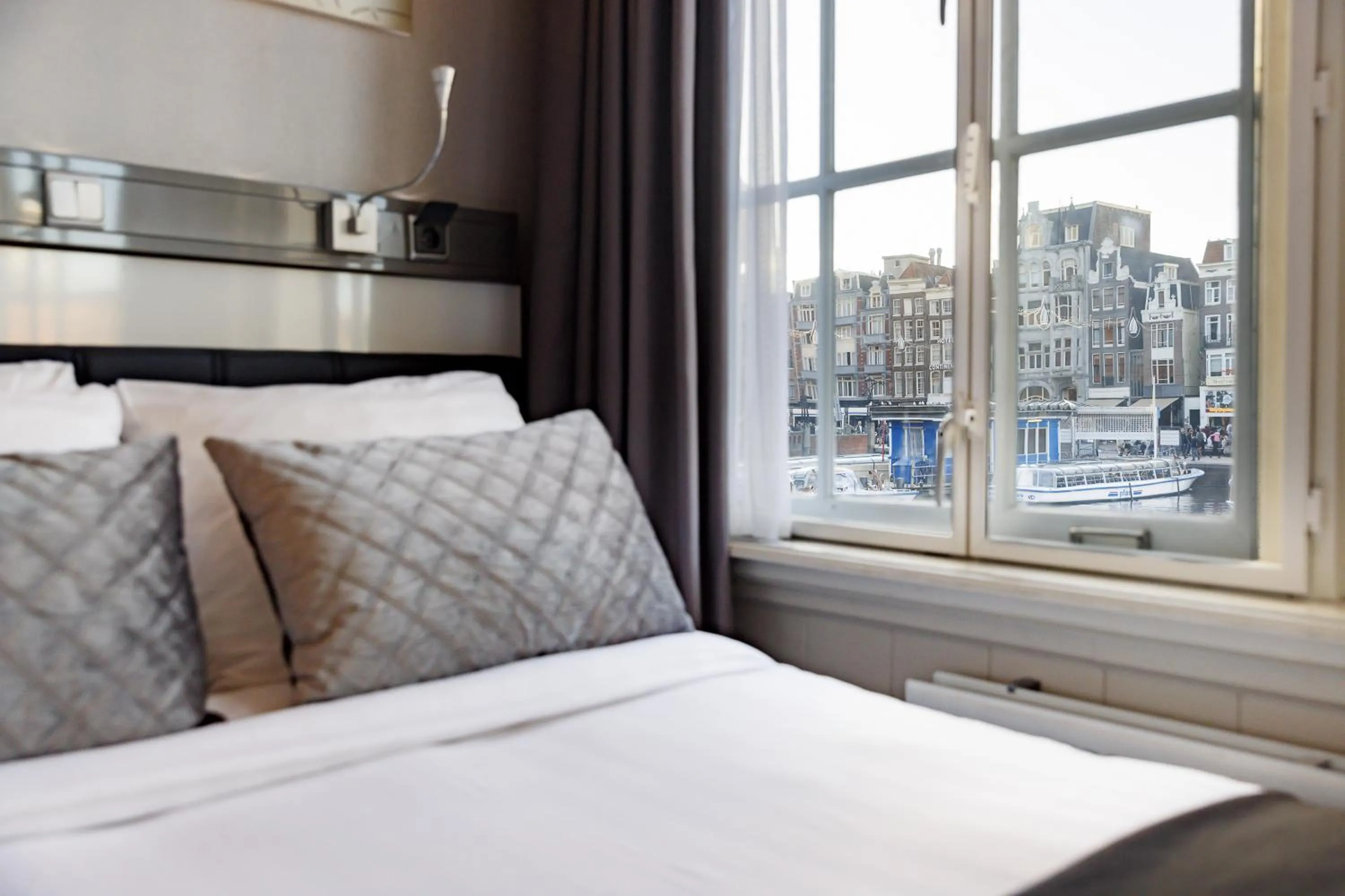 View (from property/room), Bed in Hotel CC