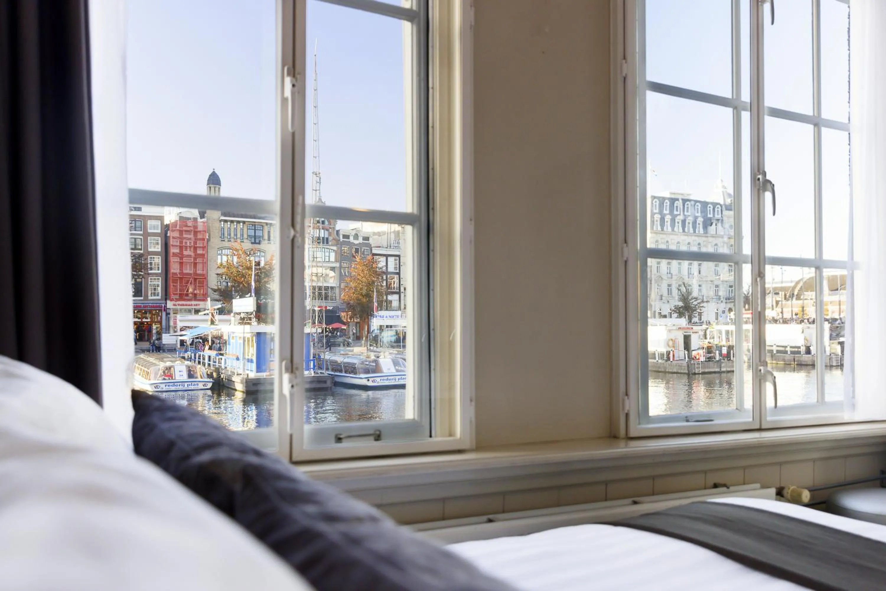 View (from property/room), Bed in Hotel CC